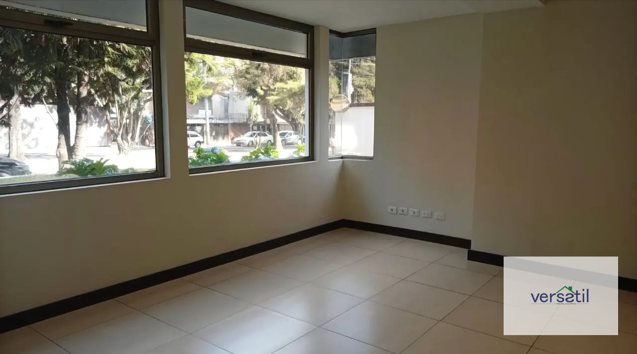 Amplia Oficina de 105 metros² zona 14 — Oficina en Alquiler en Cobella, Zona 14, Guatemala, Ciudad — foto 2 de 8