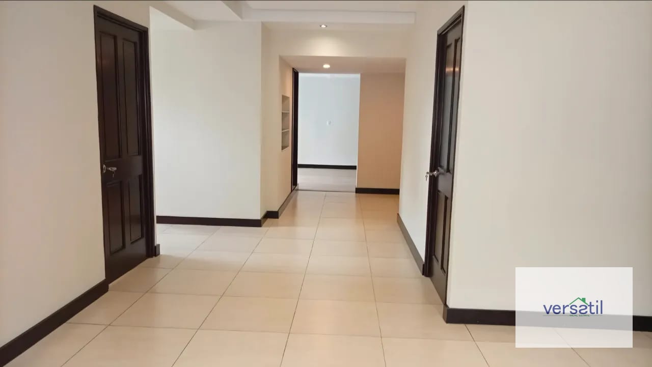 Amplia Oficina de 105 metros² zona 14 — Oficina en Alquiler en Cobella, Zona 14, Guatemala, Ciudad — foto 1 de 8