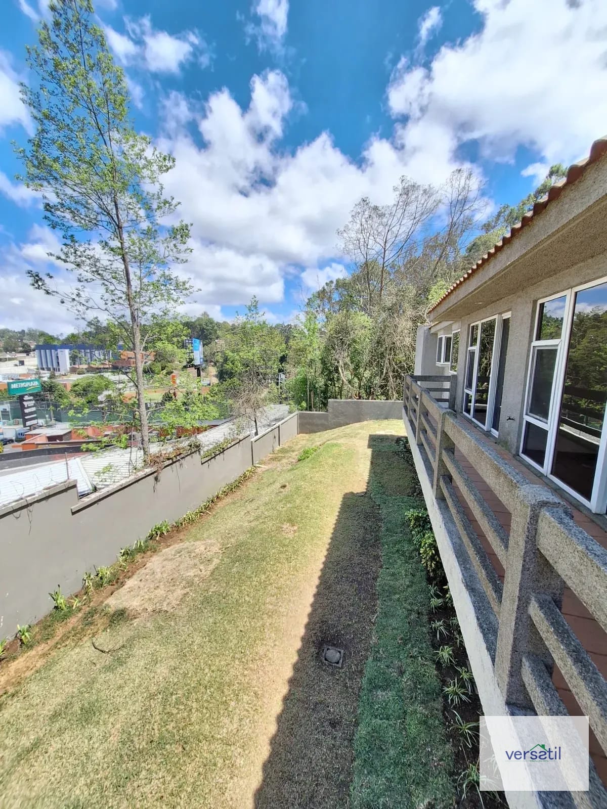 Hermosa casa de 4 habitaciones y gran Jardín !!! Alquiler — Casa en Alquiler en Villas del Campo, Carretera a El Salvador, Guatemala, Ciudad — foto 2 de 12