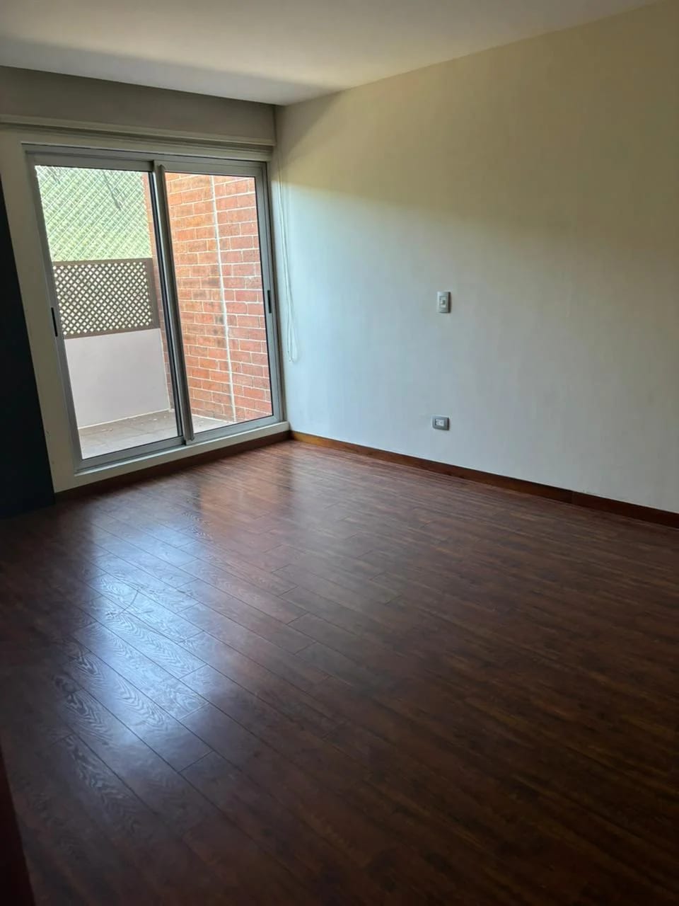 Apto en nivel bajo en renta Zona 10: — Apartamento en Alquiler en Zona 10, Guatemala, Ciudad — foto 4 de 6