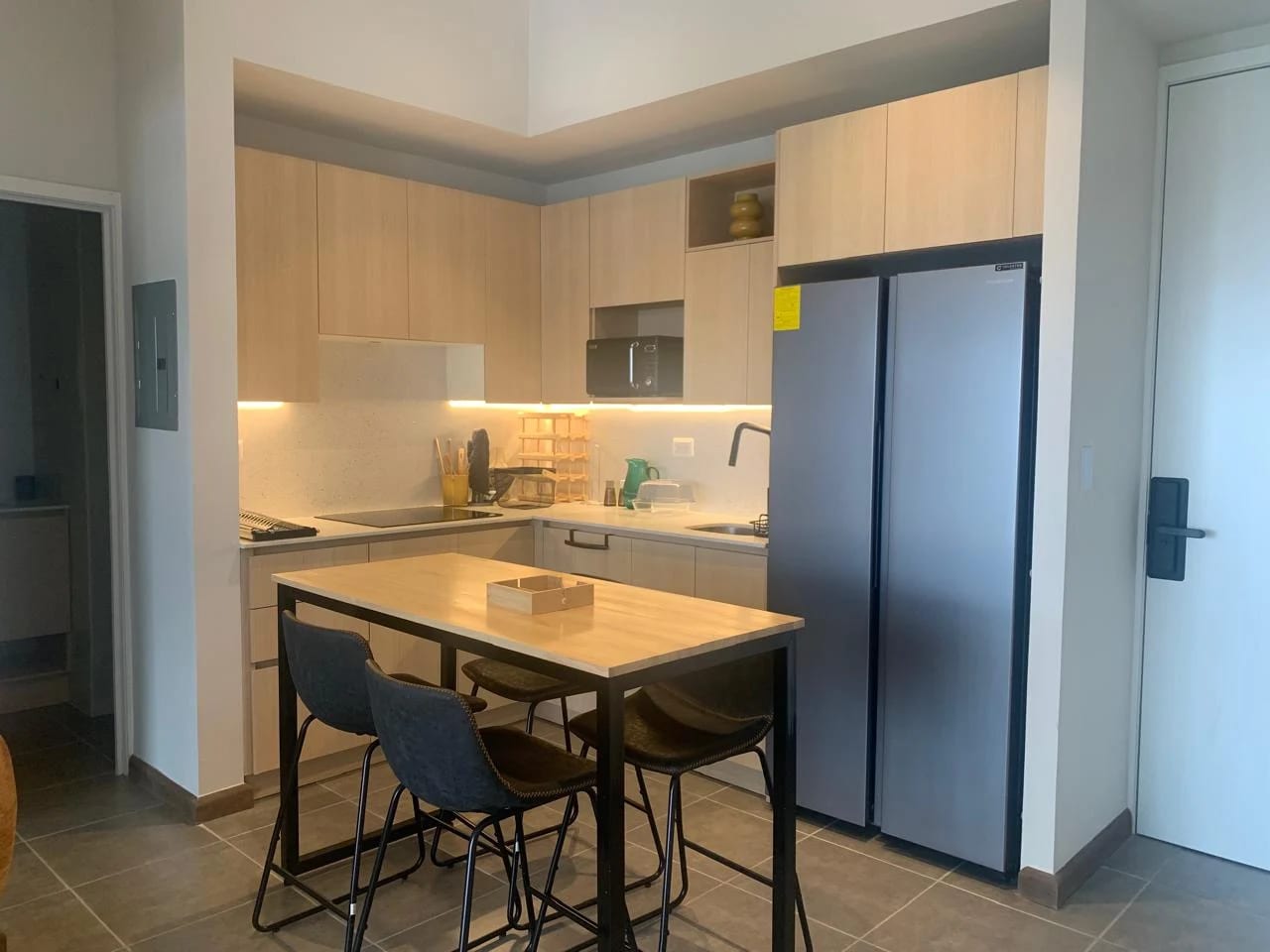 Apto completamente amueblado y equipado en renta en zona 14 — Apartamento en Alquiler en Zona 14, Guatemala, Ciudad — foto 1 de 6