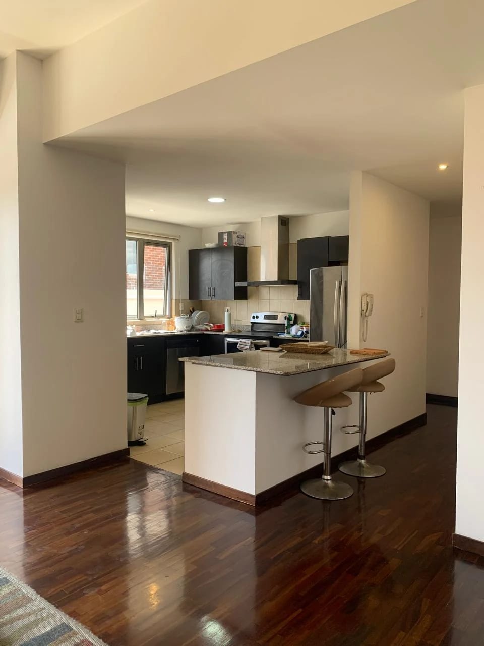Apto en renta en zona 14 — Apartamento en Alquiler en Zona 14, Guatemala, Ciudad — foto 1 de 8