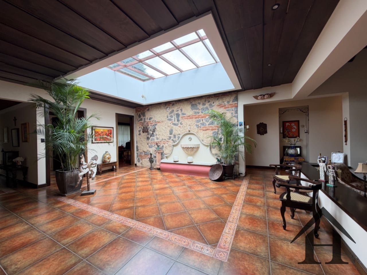 Casa colonial / 1 nivel + terreno Hacienda Nueva Country Club — Casa en Venta en Hacienda Nueva, San José Pinula, Guatemala, Ciudad — foto 2 de 6