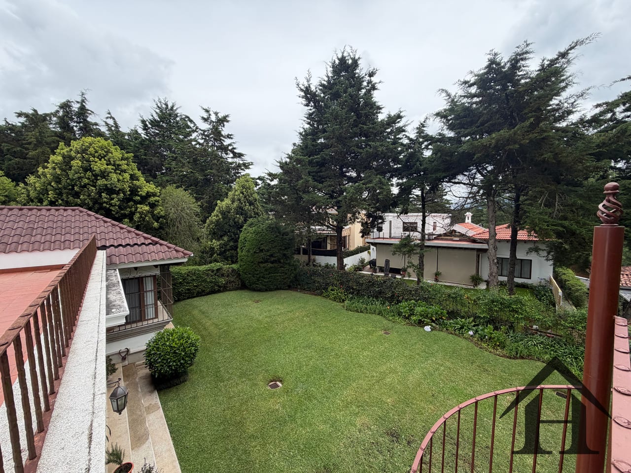 Casa colonial / 1 nivel + terreno Hacienda Nueva Country Club — Casa en Venta en Hacienda Nueva, San José Pinula, Guatemala, Ciudad — foto 3 de 6