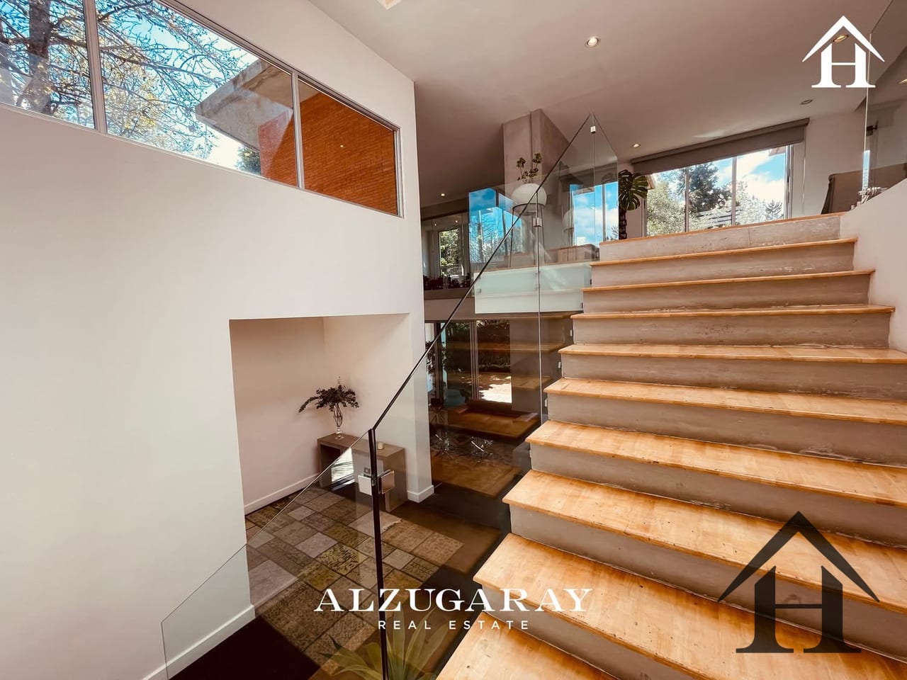 Casa moderna en Condominio Las Luces KM13.5 Carr a El Salv — Casa en Venta en Las Luces, Carretera a El Salvador, Guatemala, Ciudad — foto 5 de 12