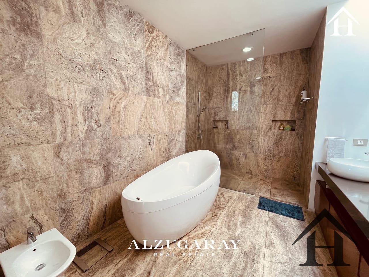 Casa moderna en Condominio Las Luces KM13.5 Carr a El Salv — Casa en Venta en Las Luces, Carretera a El Salvador, Guatemala, Ciudad — foto 11 de 12