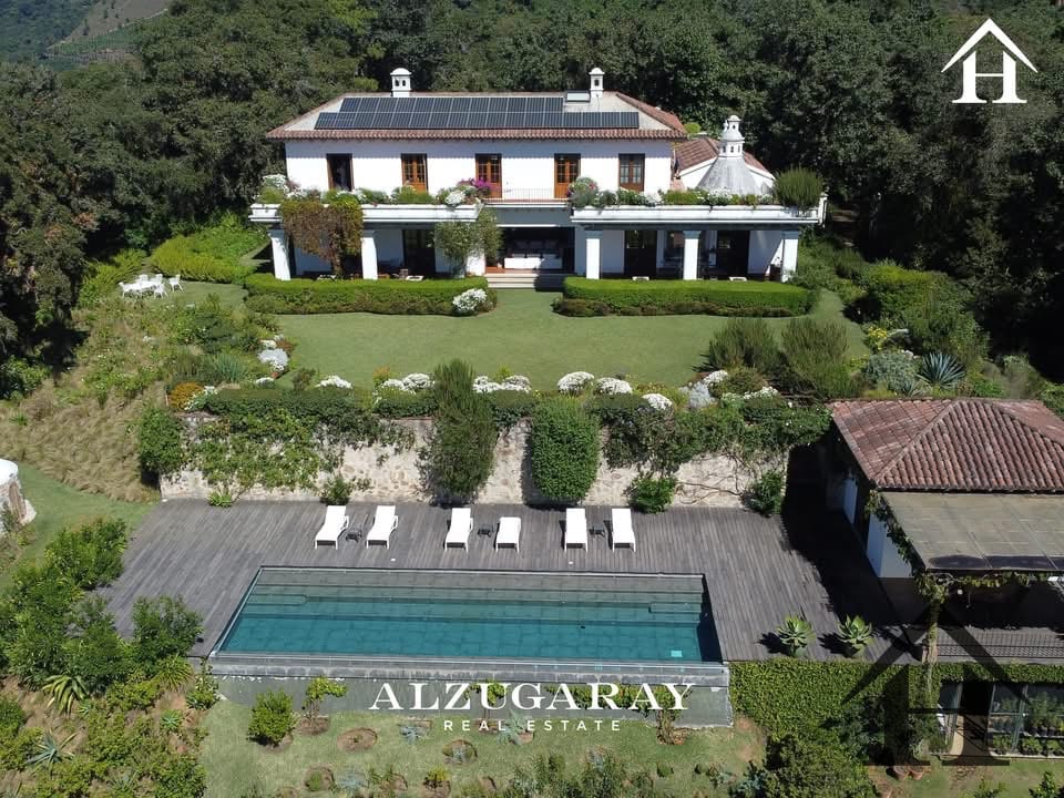 Casa de revista en Antigua, El Hato / 22,300 Vrs2 — Casa en Venta en Antigua, Sacatepéquez — foto 1 de 13