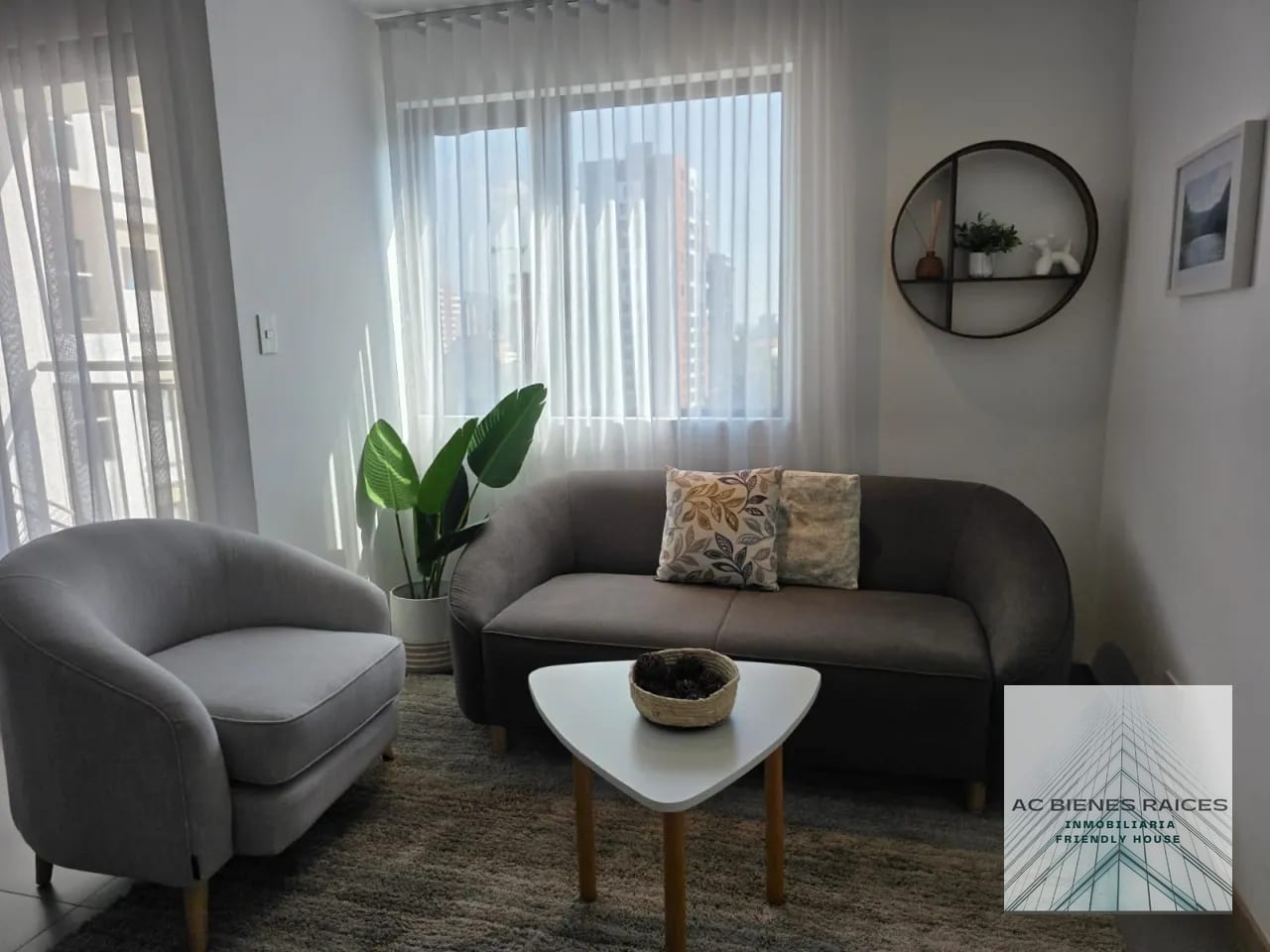 Renta amueblado en zona 10 2 habitaciones — Apartamento en Alquiler en Zona 10, Guatemala, Ciudad — foto 2 de 14