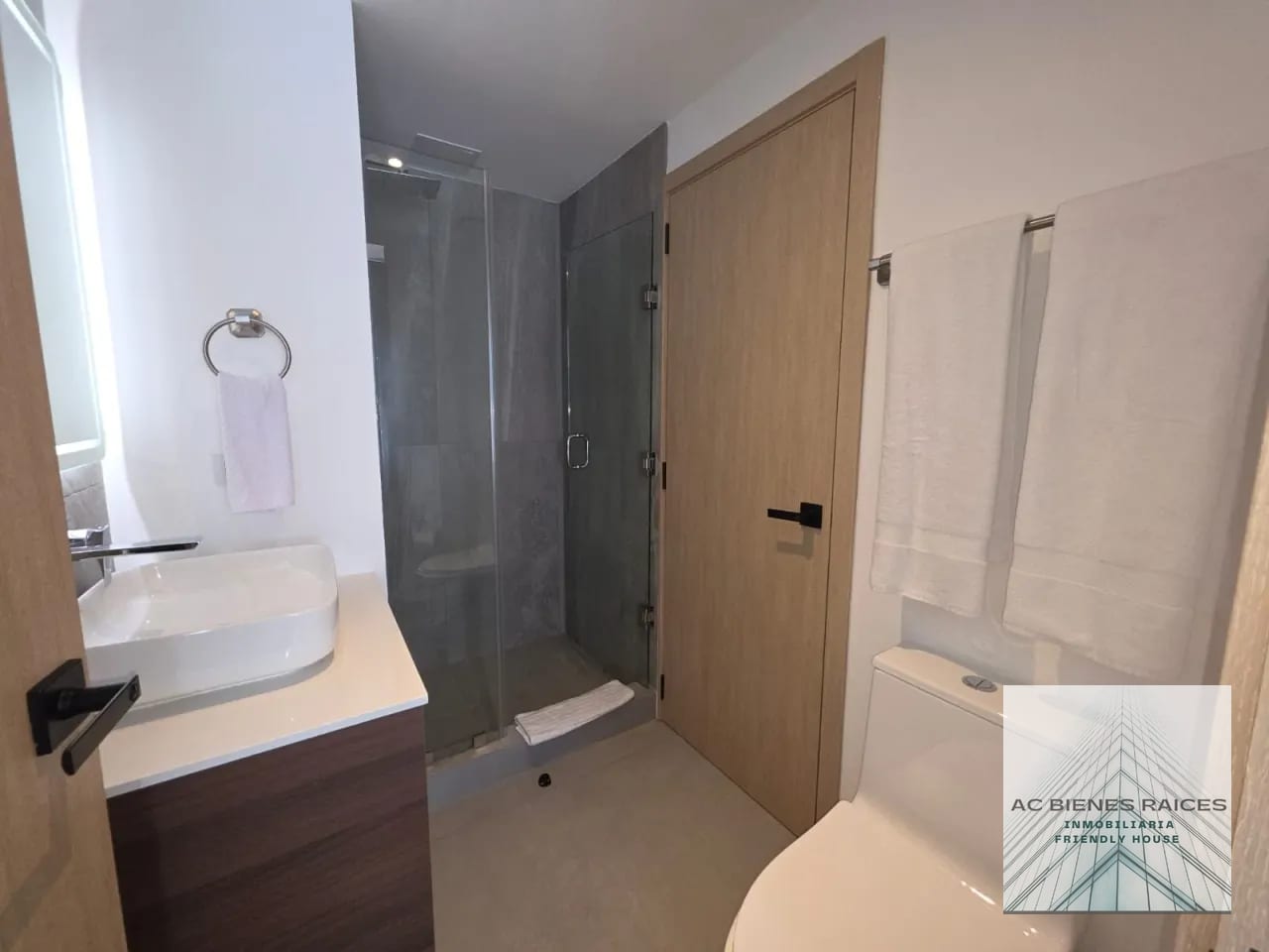 Renta amueblado en zona 10 2 habitaciones — Apartamento en Alquiler en Zona 10, Guatemala, Ciudad — foto 7 de 14