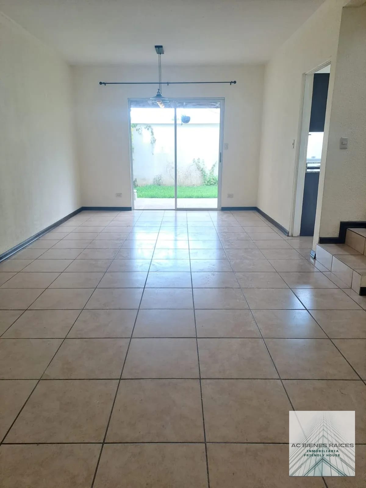 Casa en renta Villas del Pinar Km. 19.5 CES — Casa en Alquiler en Carretera a El Salvador, Guatemala, Ciudad — foto 1 de 15