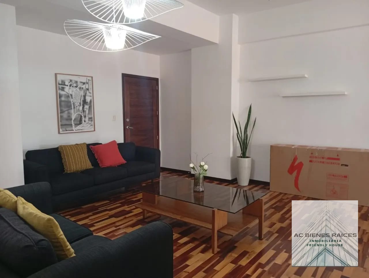 Apto amueblado 2 habitaciones Zona 14 — Apartamento en Alquiler en Torre Quattro, Zona 14, Guatemala, Ciudad — foto 1 de 11