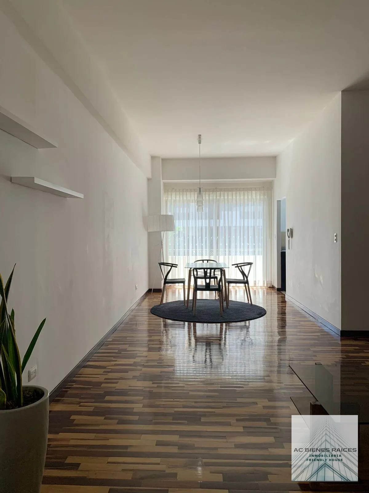 Apto amueblado 2 habitaciones Zona 14 — Apartamento en Alquiler en Torre Quattro, Zona 14, Guatemala, Ciudad — foto 2 de 11