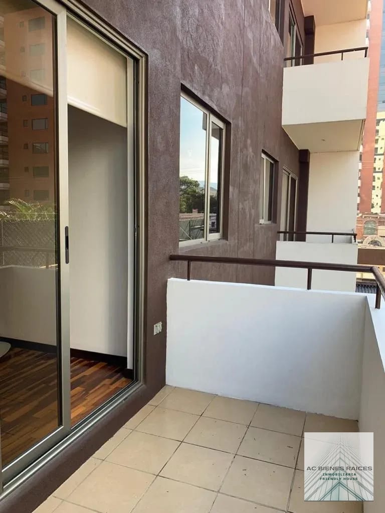 Apto amueblado 2 habitaciones Zona 14 — Apartamento en Alquiler en Torre Quattro, Zona 14, Guatemala, Ciudad — foto 3 de 11