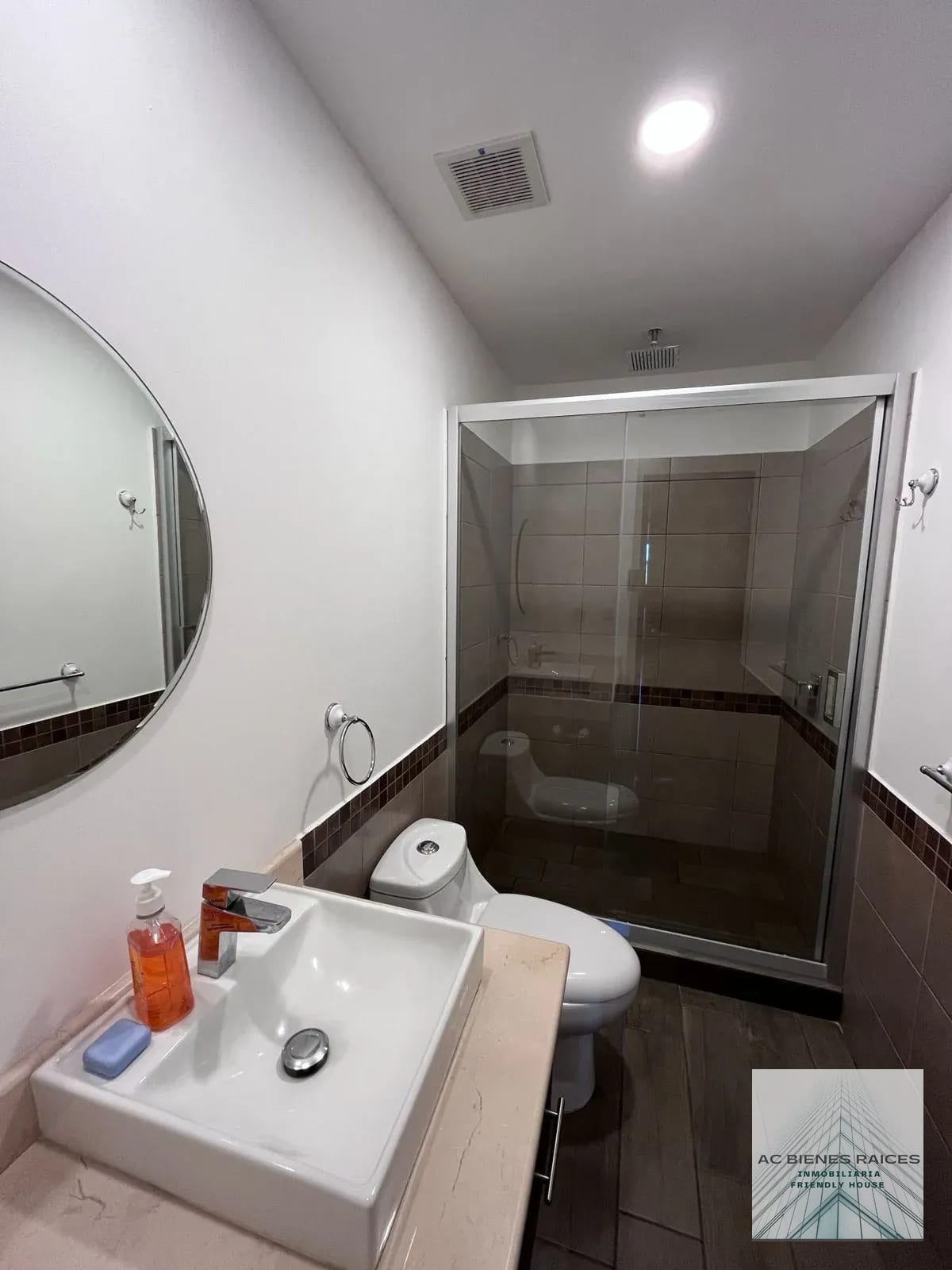 Precioso apto amueblado en zona 10 — Apartamento en Alquiler en Verona, Zona 10, Guatemala, Ciudad — foto 5 de 9