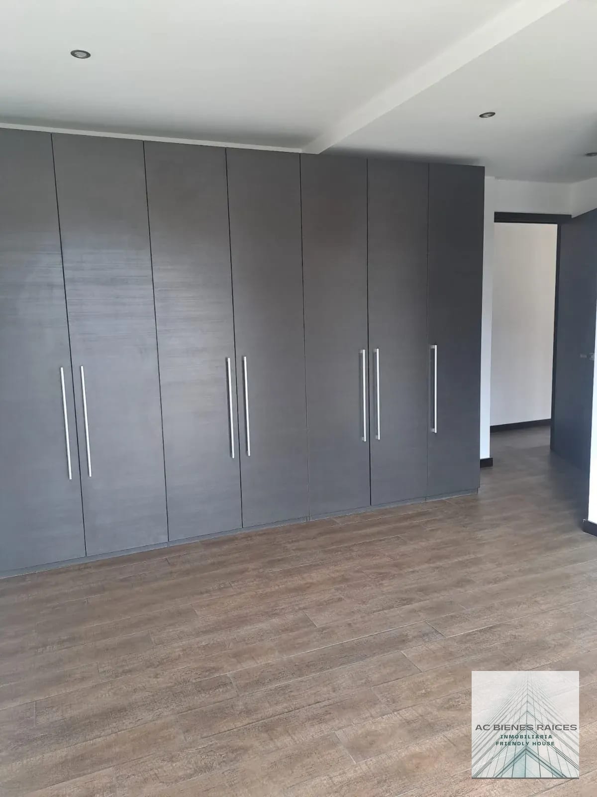 Renta apto 2 habitación en pleno corazón de zona viva zona 10 — Apartamento en Alquiler en Urbana, Zona 10, Guatemala, Ciudad — foto 8 de 12