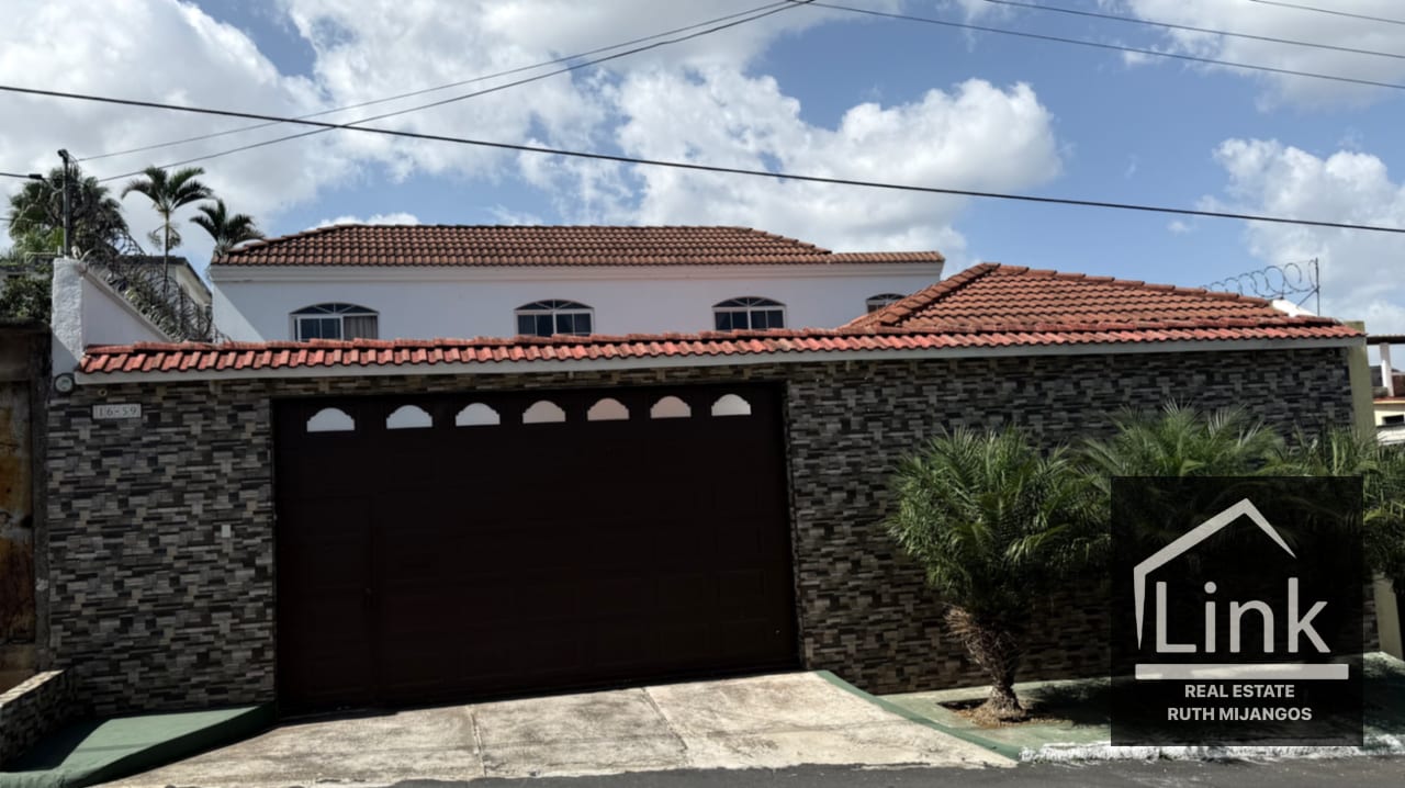Preciosa Casa en Venta zona 8 de Mixco Condominio VISTA AL VALLE ORIENTE — Casa en Venta en Pinares de San Cristobal, Zona 8 Mixco, Guatemala, Ciudad — foto 2 de 14