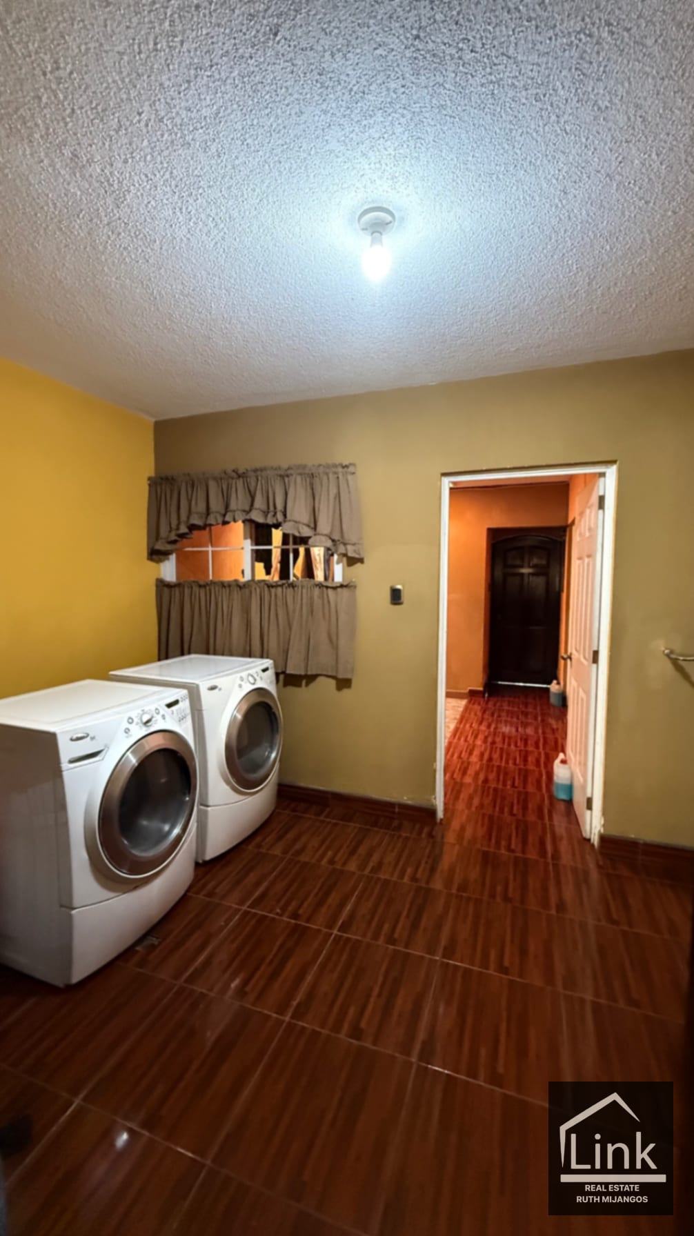 Preciosa Casa en Venta zona 8 de Mixco Condominio VISTA AL VALLE ORIENTE — Casa en Venta en Pinares de San Cristobal, Zona 8 Mixco, Guatemala, Ciudad — foto 6 de 14