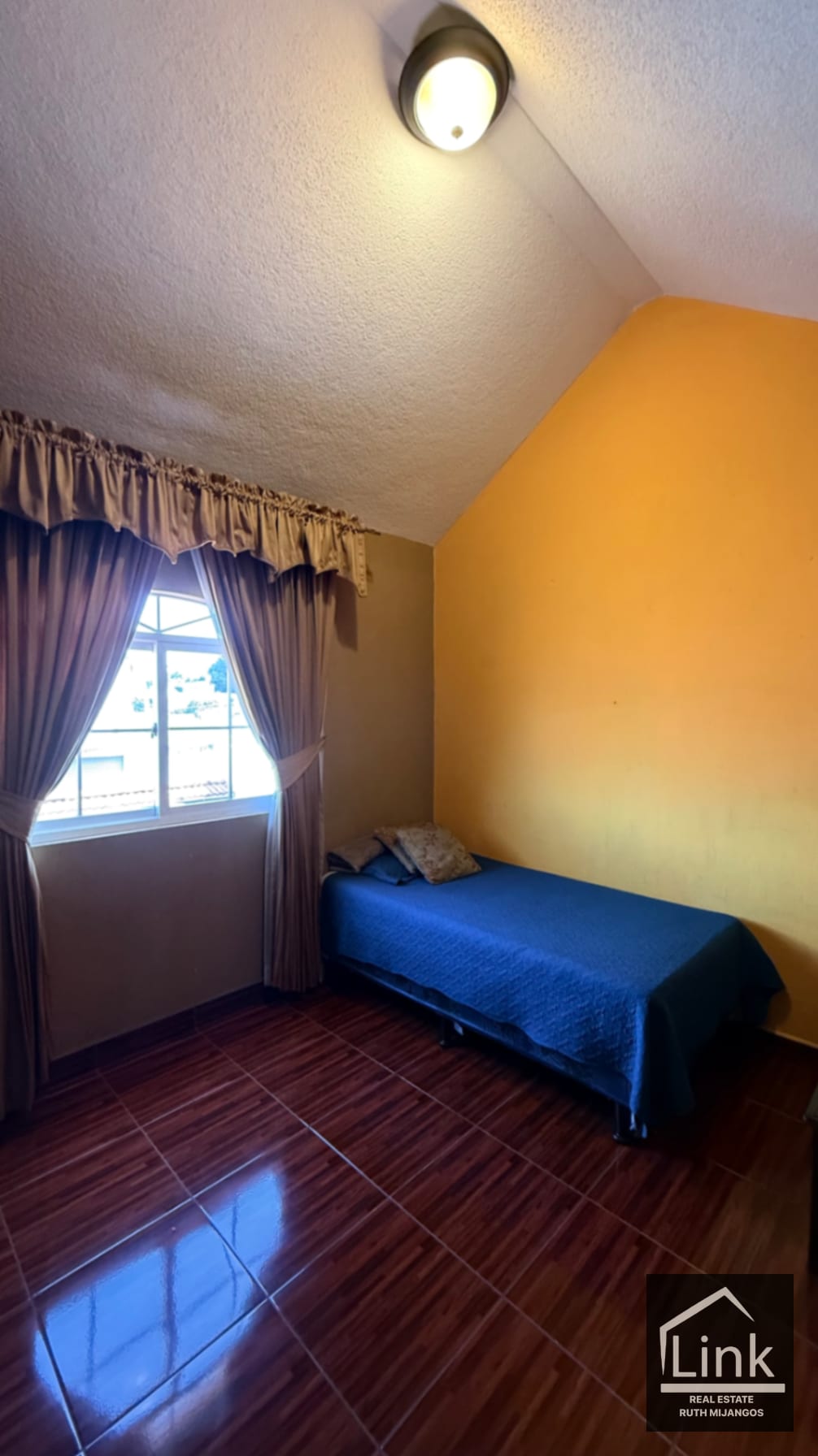 Preciosa Casa en Venta zona 8 de Mixco Condominio VISTA AL VALLE ORIENTE — Casa en Venta en Pinares de San Cristobal, Zona 8 Mixco, Guatemala, Ciudad — foto 9 de 14