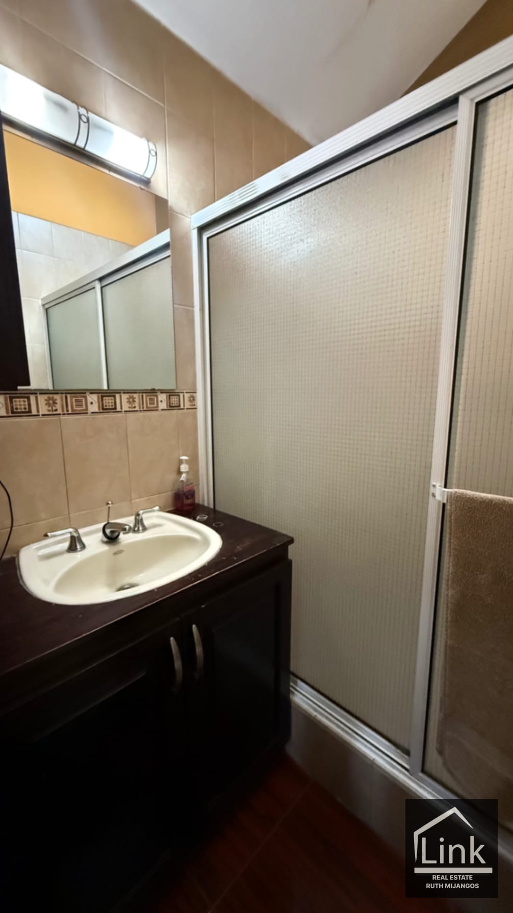 Preciosa Casa en Venta zona 8 de Mixco Condominio VISTA AL VALLE ORIENTE — Casa en Venta en Pinares de San Cristobal, Zona 8 Mixco, Guatemala, Ciudad — foto 10 de 14