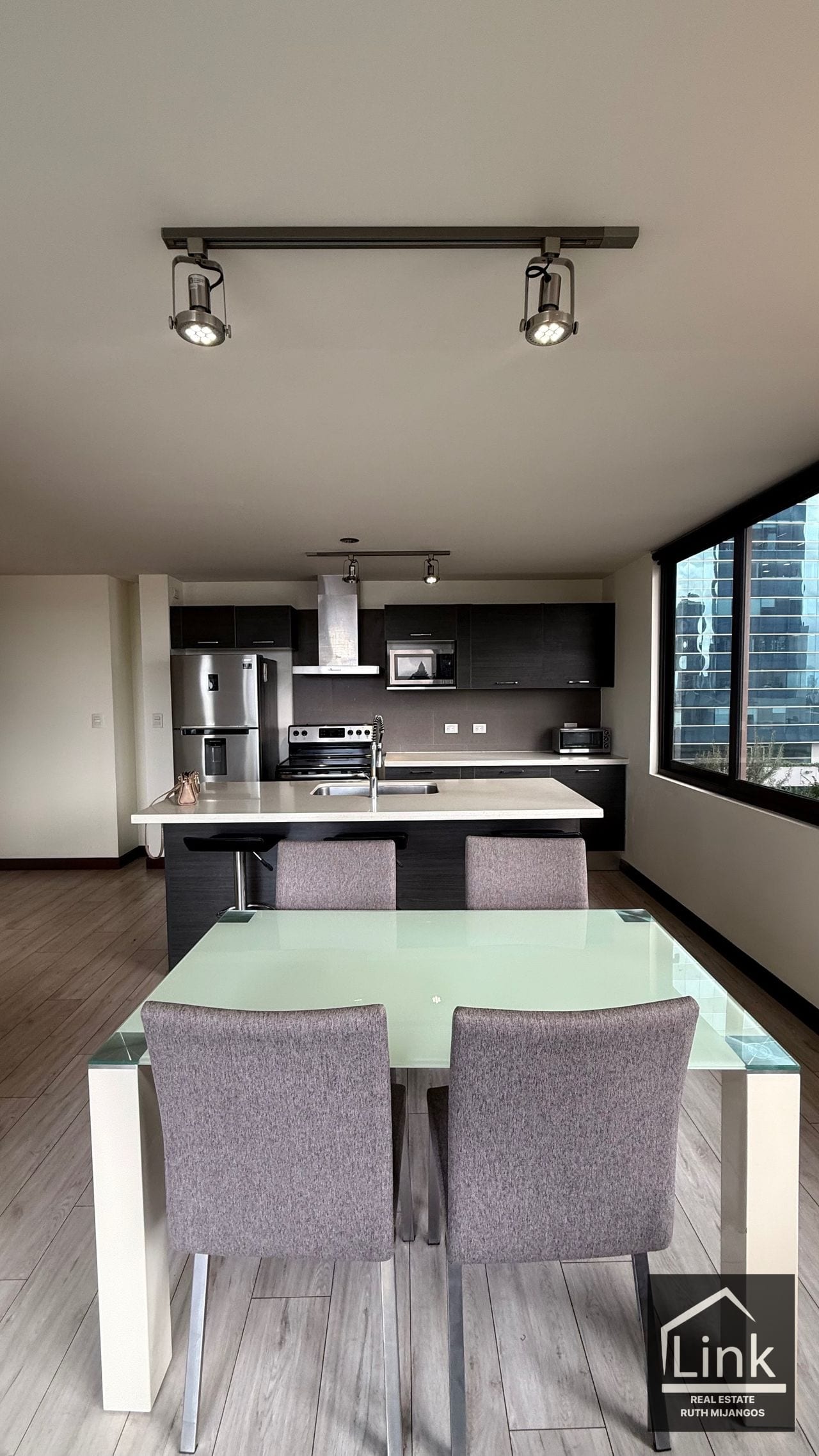 ALQUILER de Apartamento Amueblado Zona 10 — Apartamento en Alquiler en Veinti4, Zona 10, Guatemala, Ciudad — foto 1 de 11