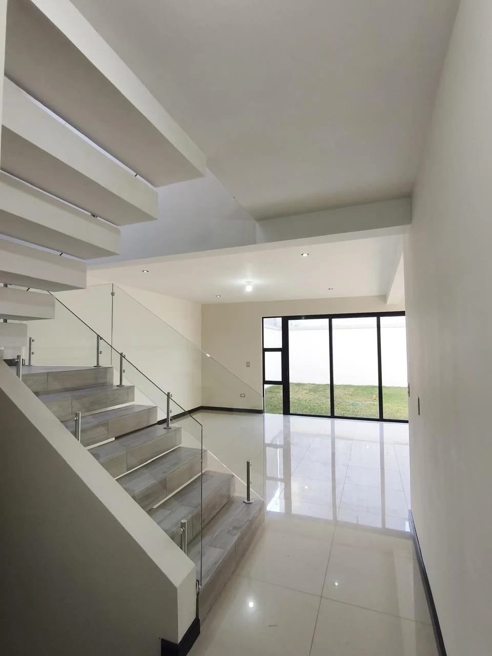 Casa Nueva en Venta - Hacienda Real Zona 16 — Casa en Venta en Hacienda Real, Zona 16, Guatemala, Ciudad — foto 2 de 5