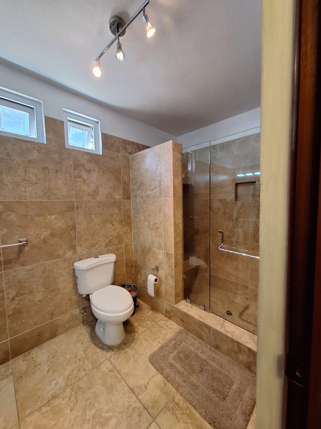 🏡 Casa en Venta en La Fontana 1, Km 25.5 – Carretera a El Salvador — Casa en Venta en La Fontana I, Carretera a El Salvador, Guatemala, Ciudad — foto 14 de 16