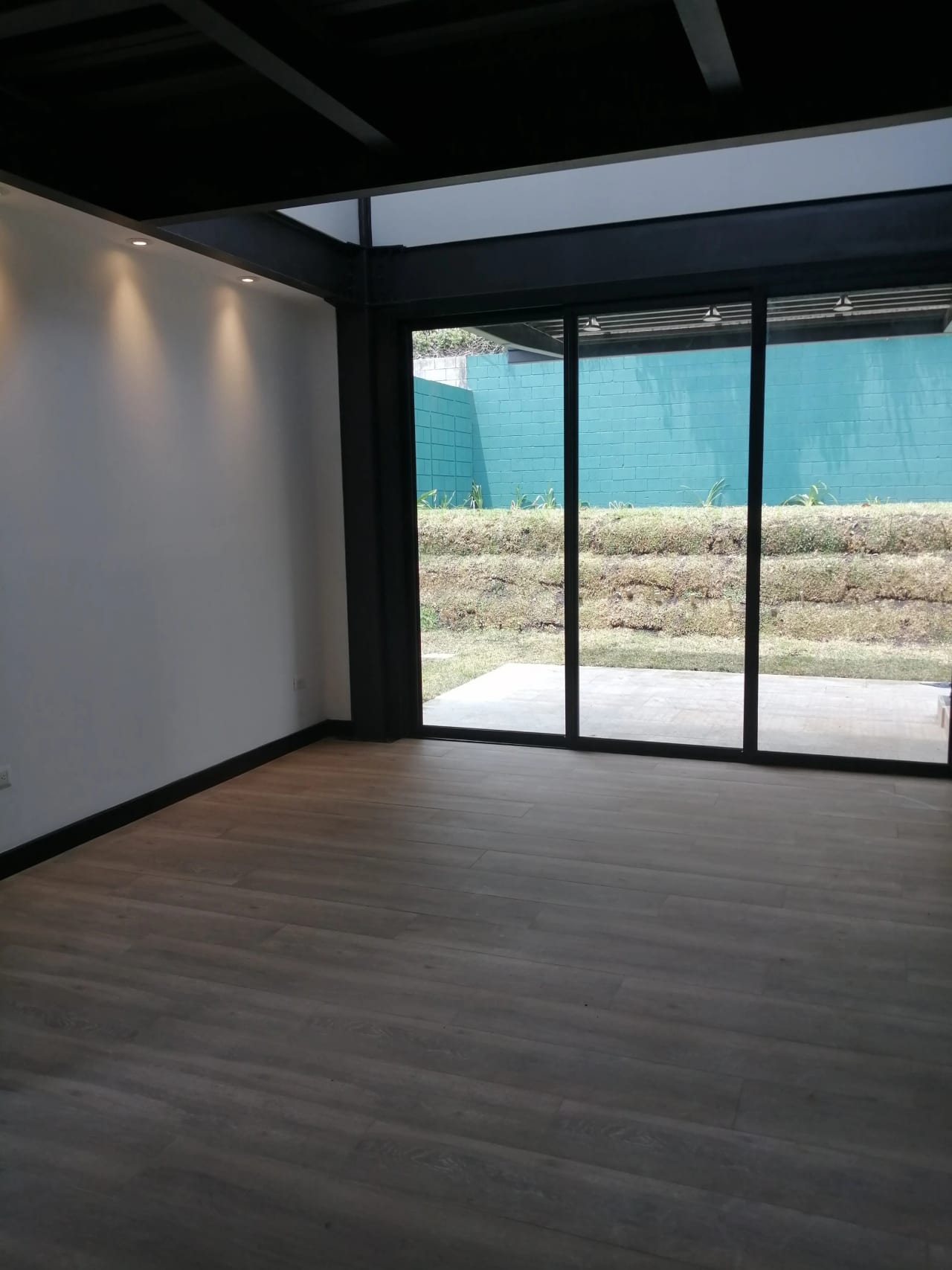 Casa Moderna Tipo Loft KM.20 Carr a Fraijanes Cond Mariaa del Sol — Casa en Alquiler en Marias del Sol, Carretera a El Salvador, Guatemala, Ciudad — foto 5 de 17