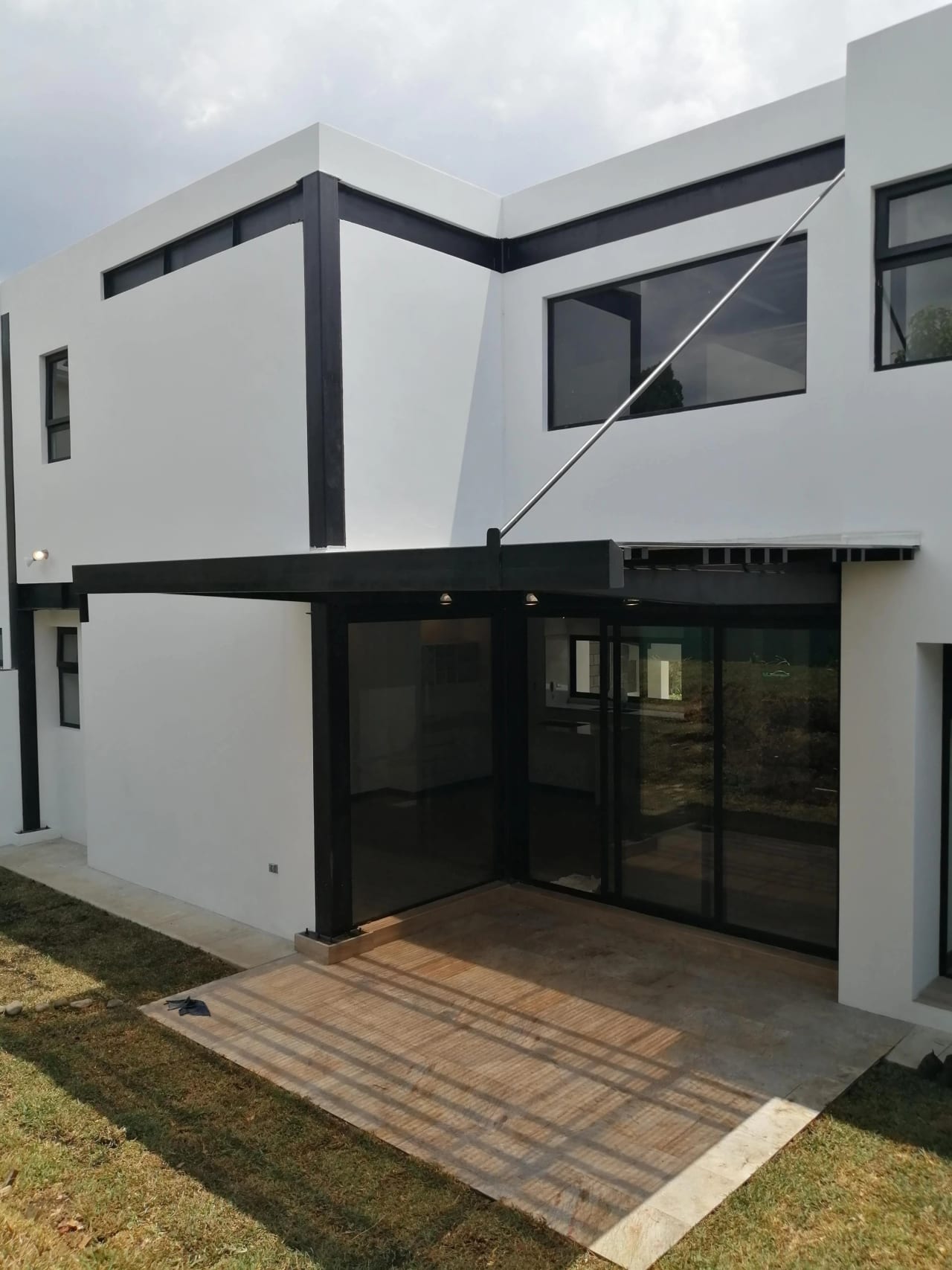Casa Moderna Tipo Loft KM 19.5 a Fraijanes Marias del Sol — Casa en Alquiler en Marias del Sol, Carretera a El Salvador, Guatemala, Ciudad — foto 4 de 16