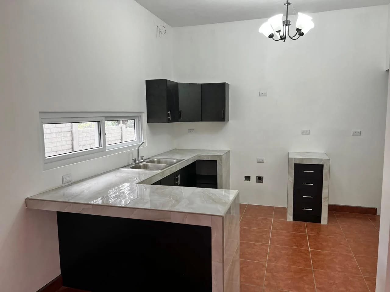 Casa Grande Amplio Jardin KM 18 Carr a Pavon Arrazola Panorama — Casa en Alquiler en Carretera a El Salvador, Guatemala, Ciudad — foto 7 de 9