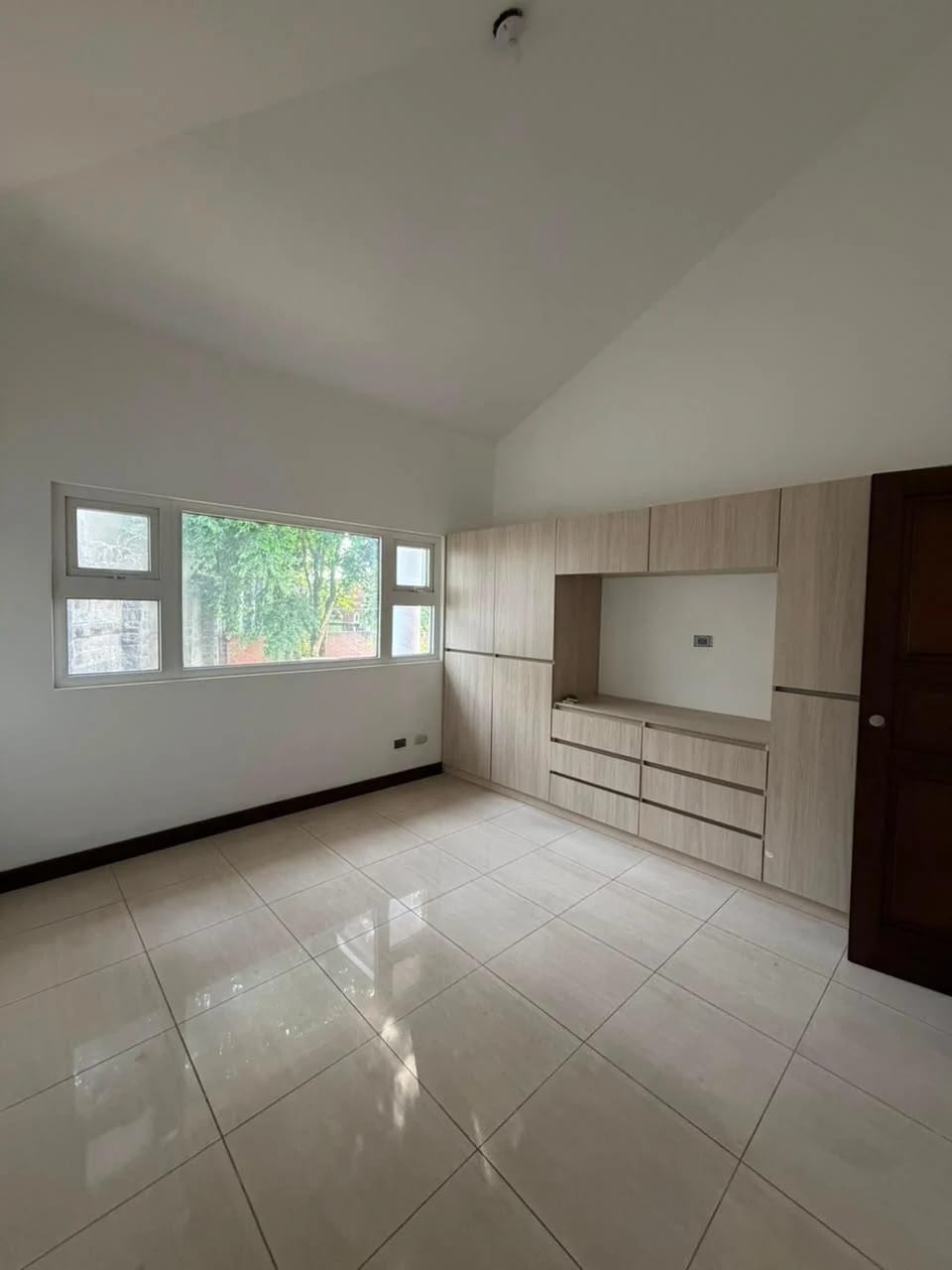 Casa Grande 4 Dorms Amplio Jardin KM 17 Arrazola 3 — Casa en Venta en Arrazola III, Carretera a El Salvador, Guatemala, Ciudad — foto 8 de 17