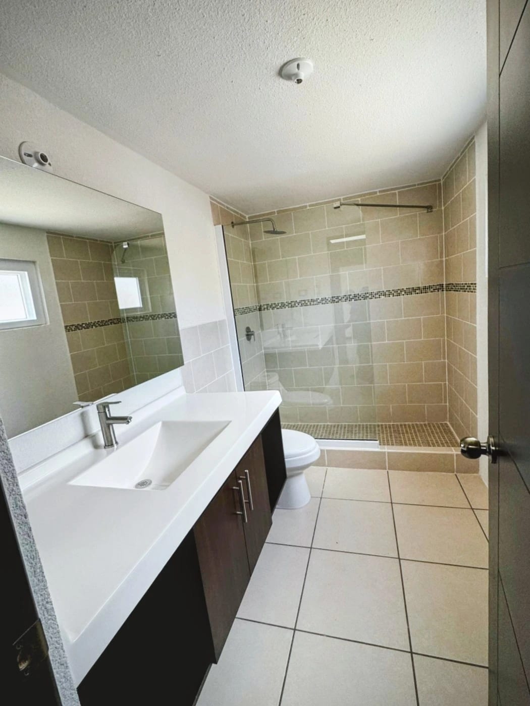 Altos de Village 2 Casa de las Grandes KM.25 Cruce a Sta Elena Barilla — Casa en Venta en Carretera a El Salvador, Guatemala, Ciudad — foto 13 de 15