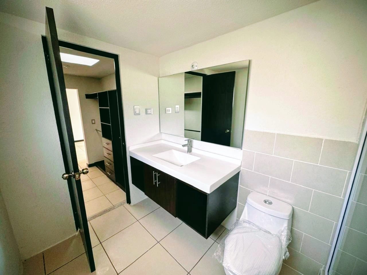Altos de Village 2 Casa de las Grandes KM.25 Cruce a Sta Elena Barilla — Casa en Venta en Carretera a El Salvador, Guatemala, Ciudad — foto 14 de 15