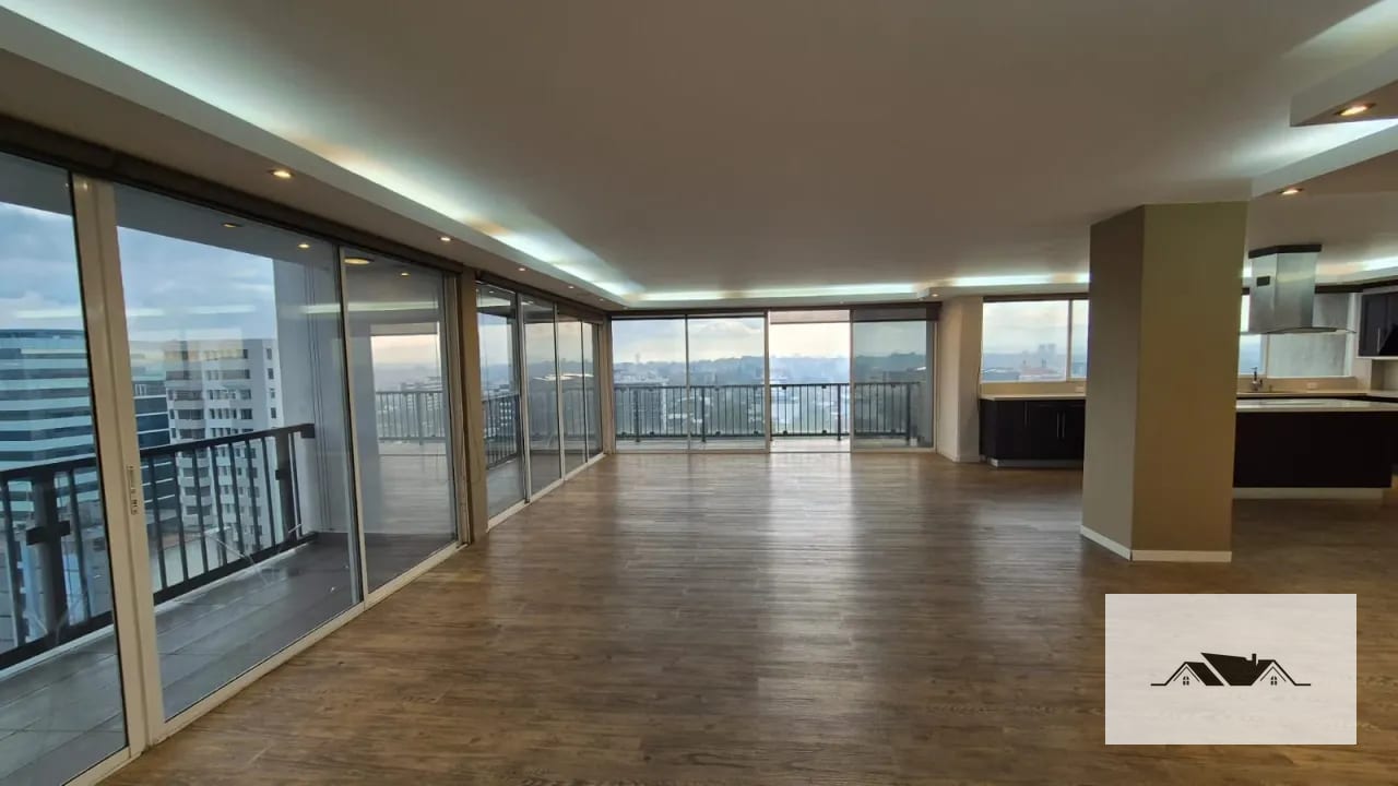 En Renta o Venta Amplio Apartamento Remodelado Zona 10 — Apartamento en Alquiler en Ciudad Vieja, Zona 10, Guatemala, Ciudad — foto 14 de 16