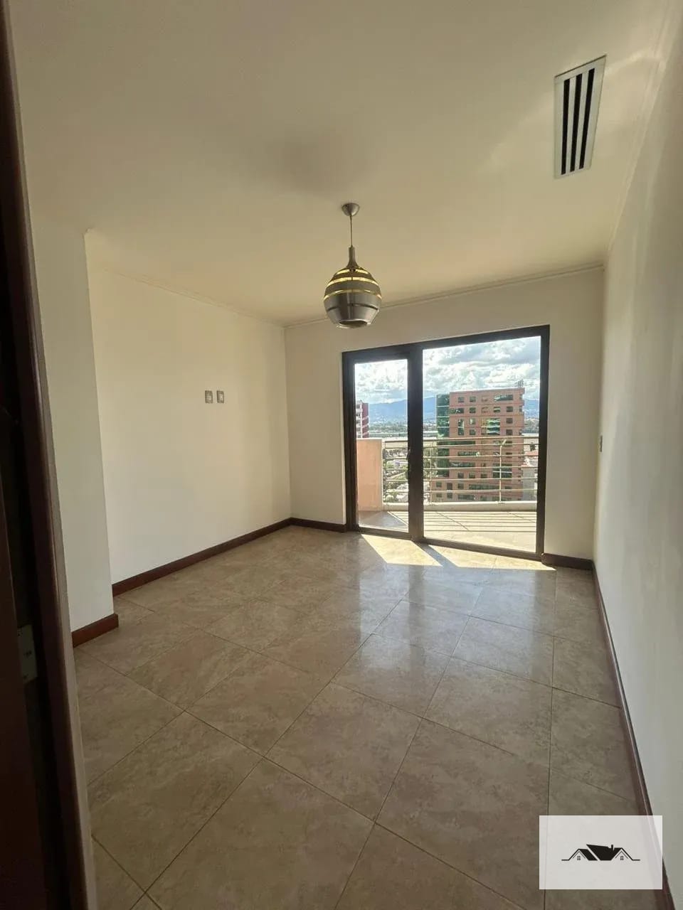 En Renta Amplio Apartamento Zona 14 Tadeus — Apartamento en Alquiler en Zona 14, Guatemala, Ciudad — foto 4 de 17