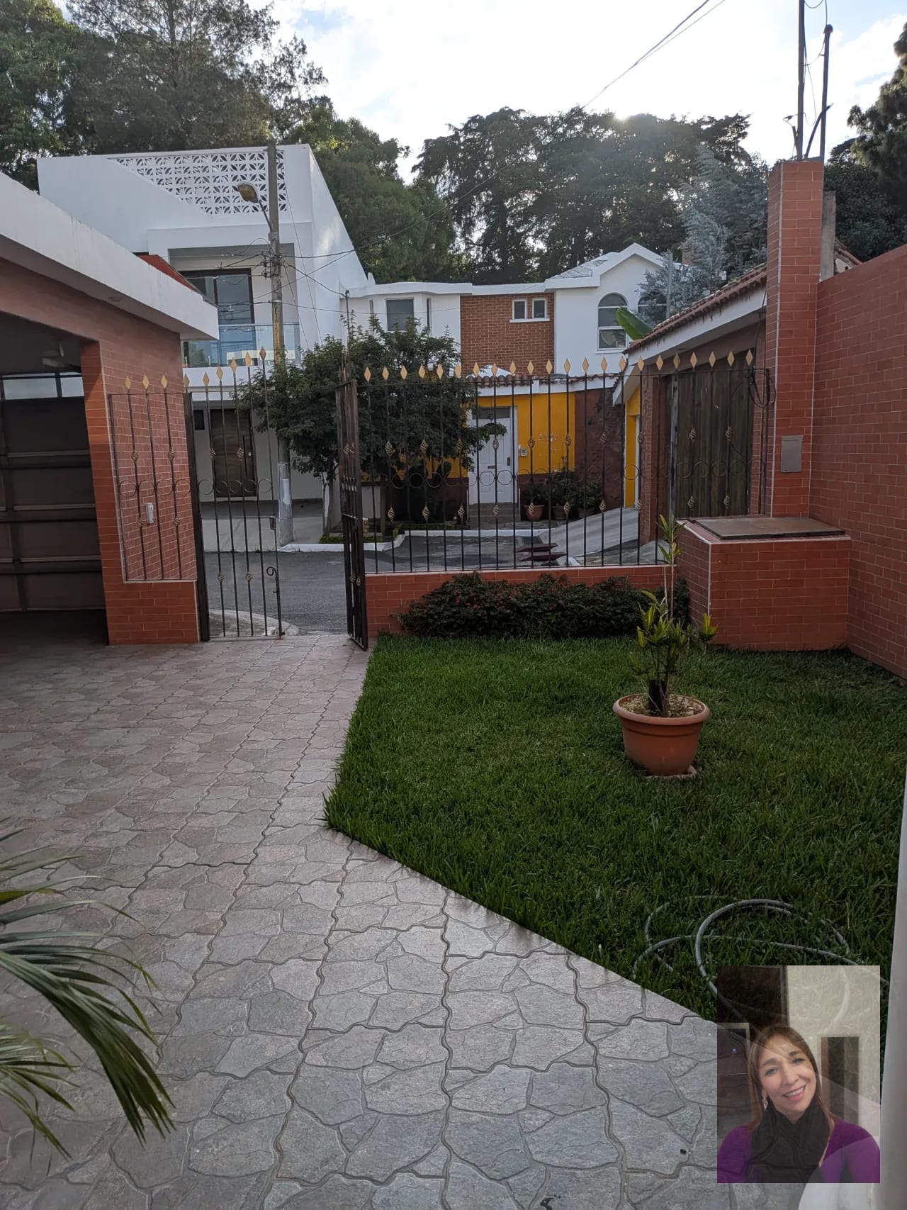 Casa dos niveles "Las Fuentes Zona 16" — Casa en Venta en Acatan, Altos de Narbona, Zona 16, Guatemala, Ciudad — foto 4 de 17