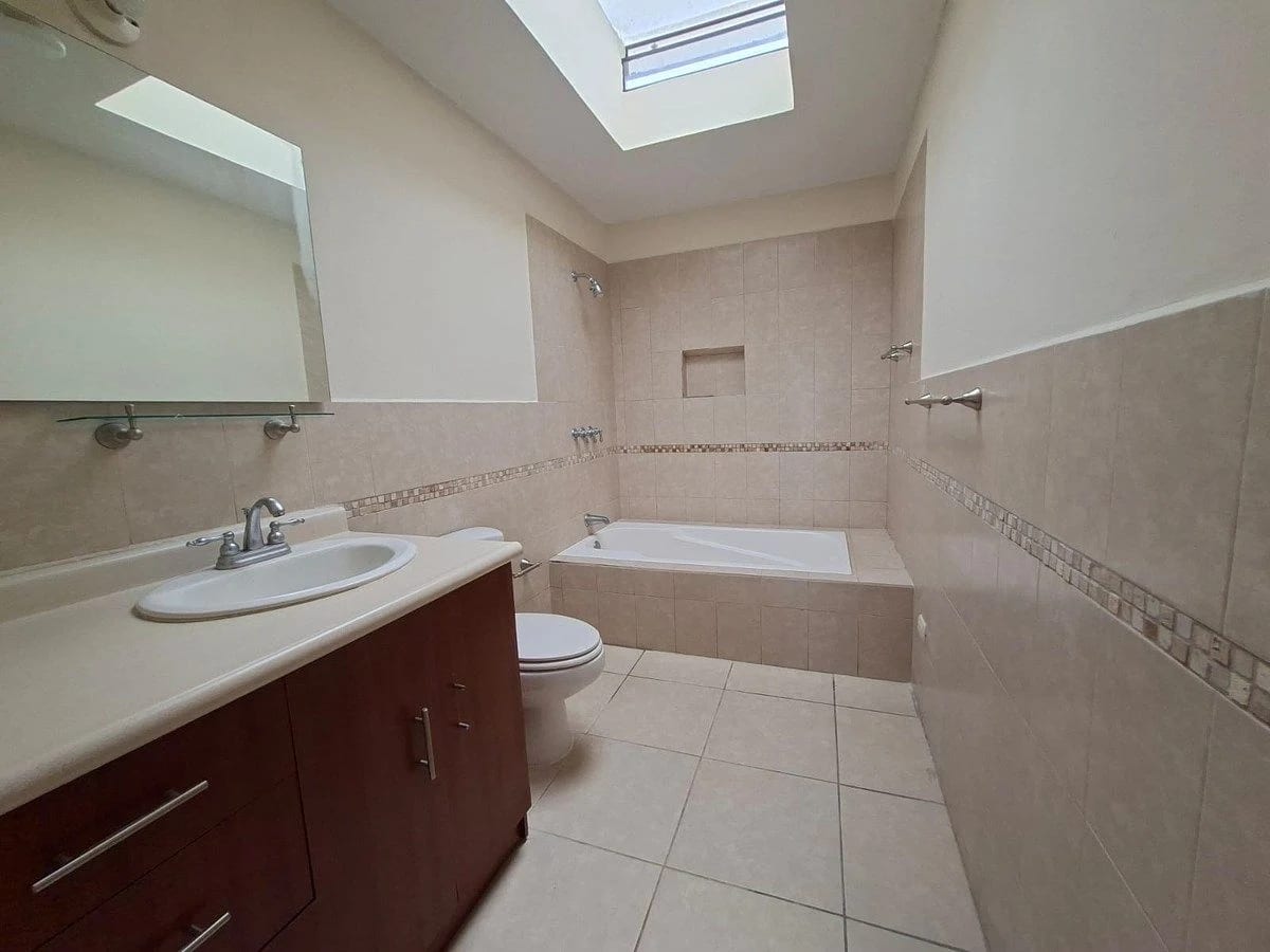 Casa en condominio con doble garita, Km 21.5 CAES - en Venta — Casa en Venta en km 21-25, Carretera a El Salvador, Guatemala, Ciudad — foto 16 de 17