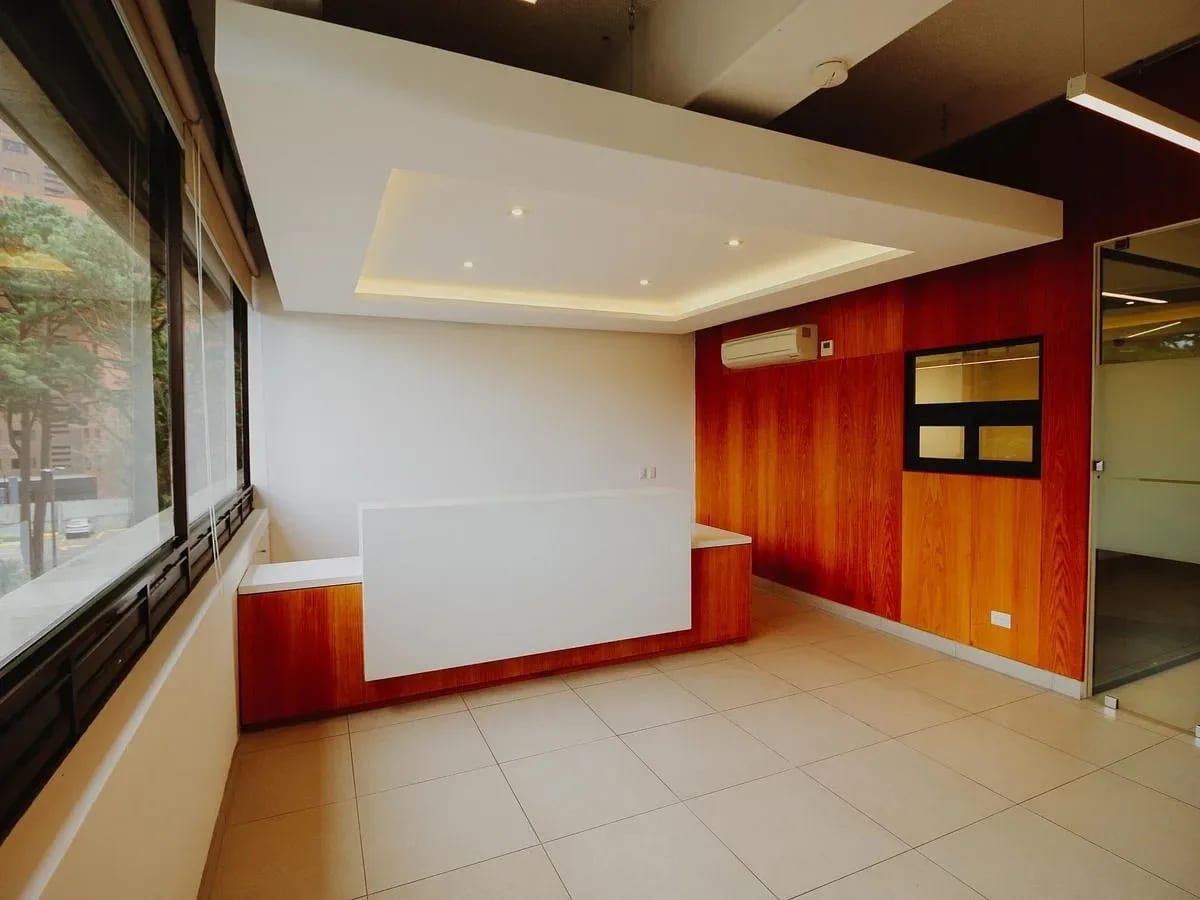 Oficina corporativa 247 m² con elevador privado | Zona 10 | en Alquiler — Oficina en Venta en Las Margaritas, Zona 10, Guatemala, Ciudad — foto 3 de 6