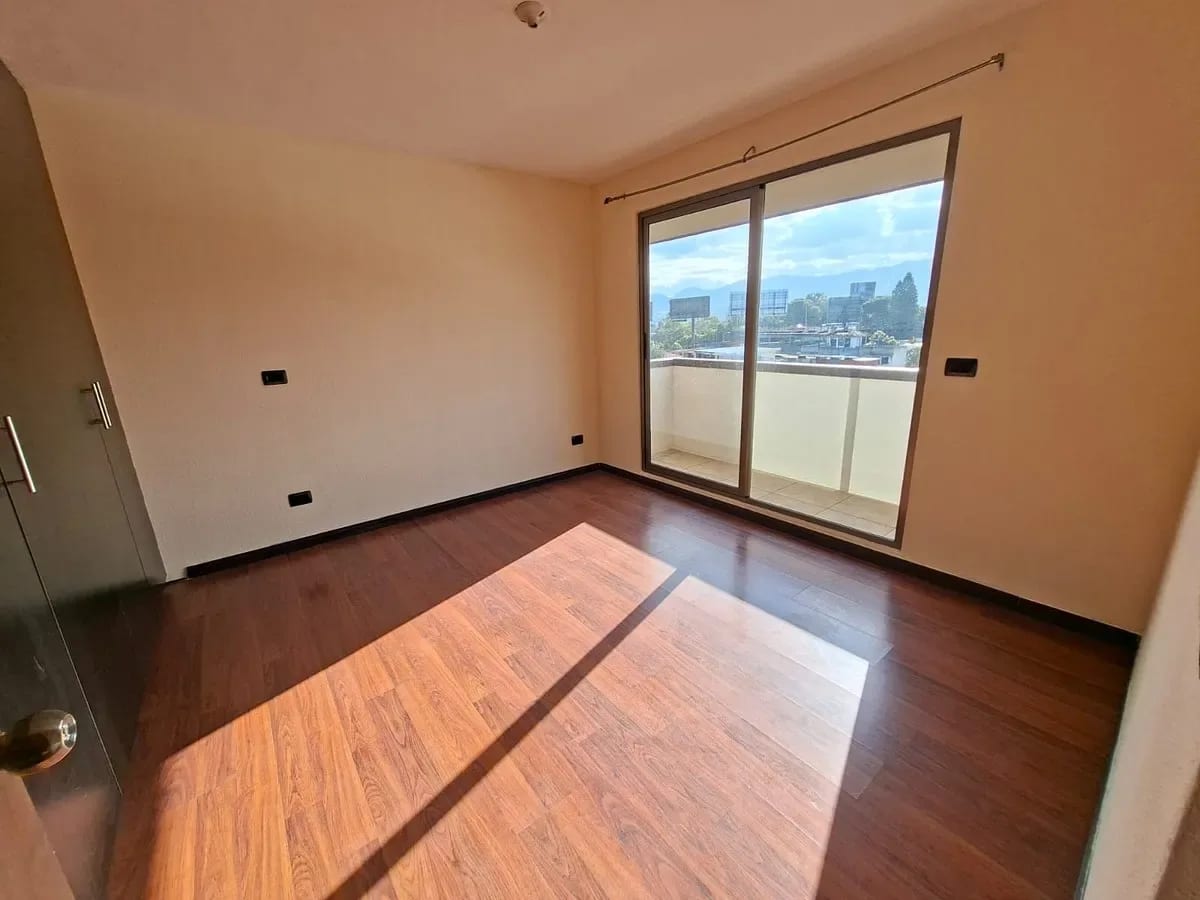 Apartamento con balcón | Jardines de Las Charcas | Zona 11 - en Venta — Apartamento en Venta en Jardines de Las Charcas, Zona 11, Guatemala, Ciudad — foto 5 de 17