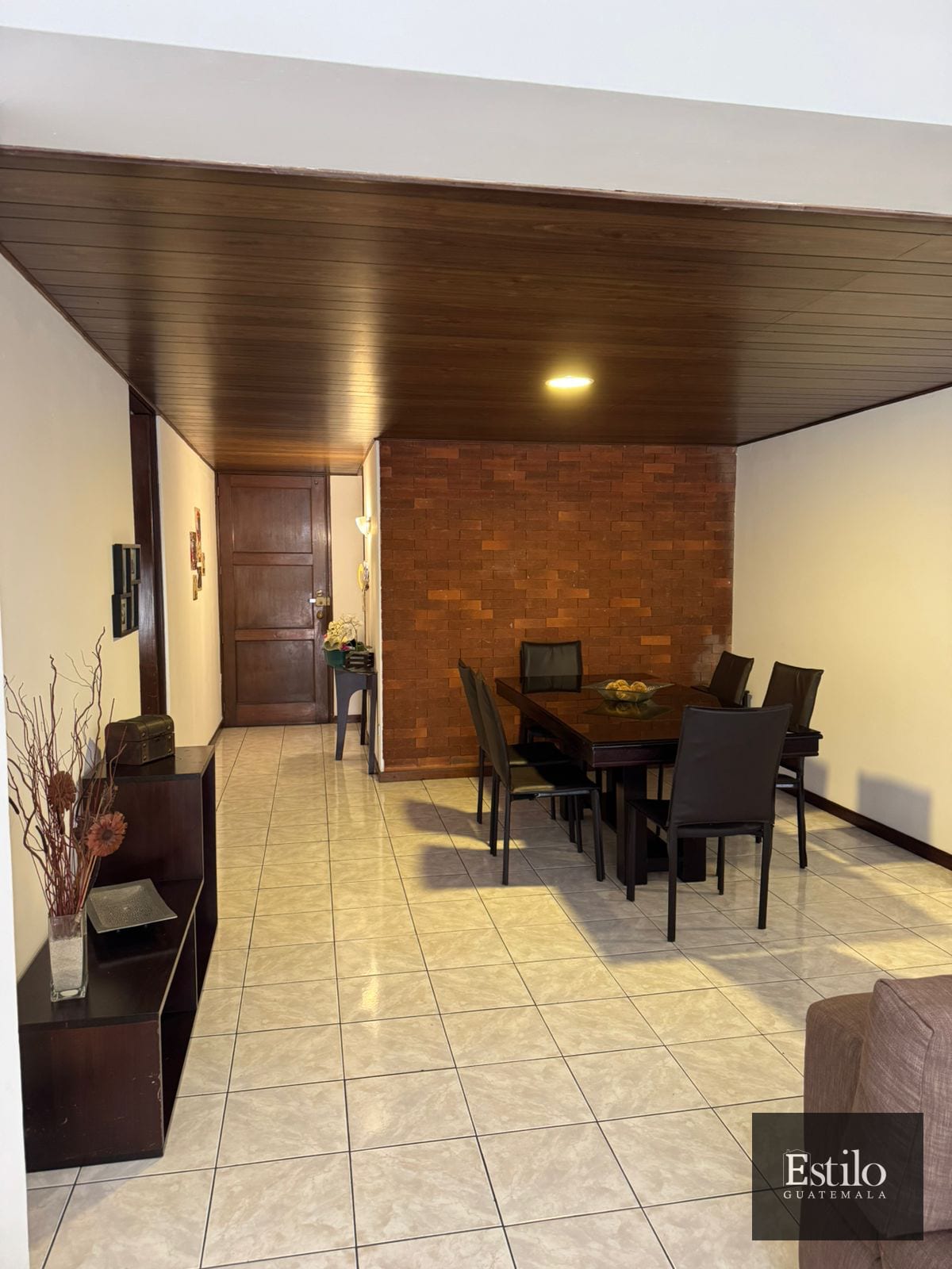 Hermoso Apartamento Con Balcón Z.10 — Apartamento en Alquiler en Zona 10, Guatemala, Ciudad — foto 9 de 9