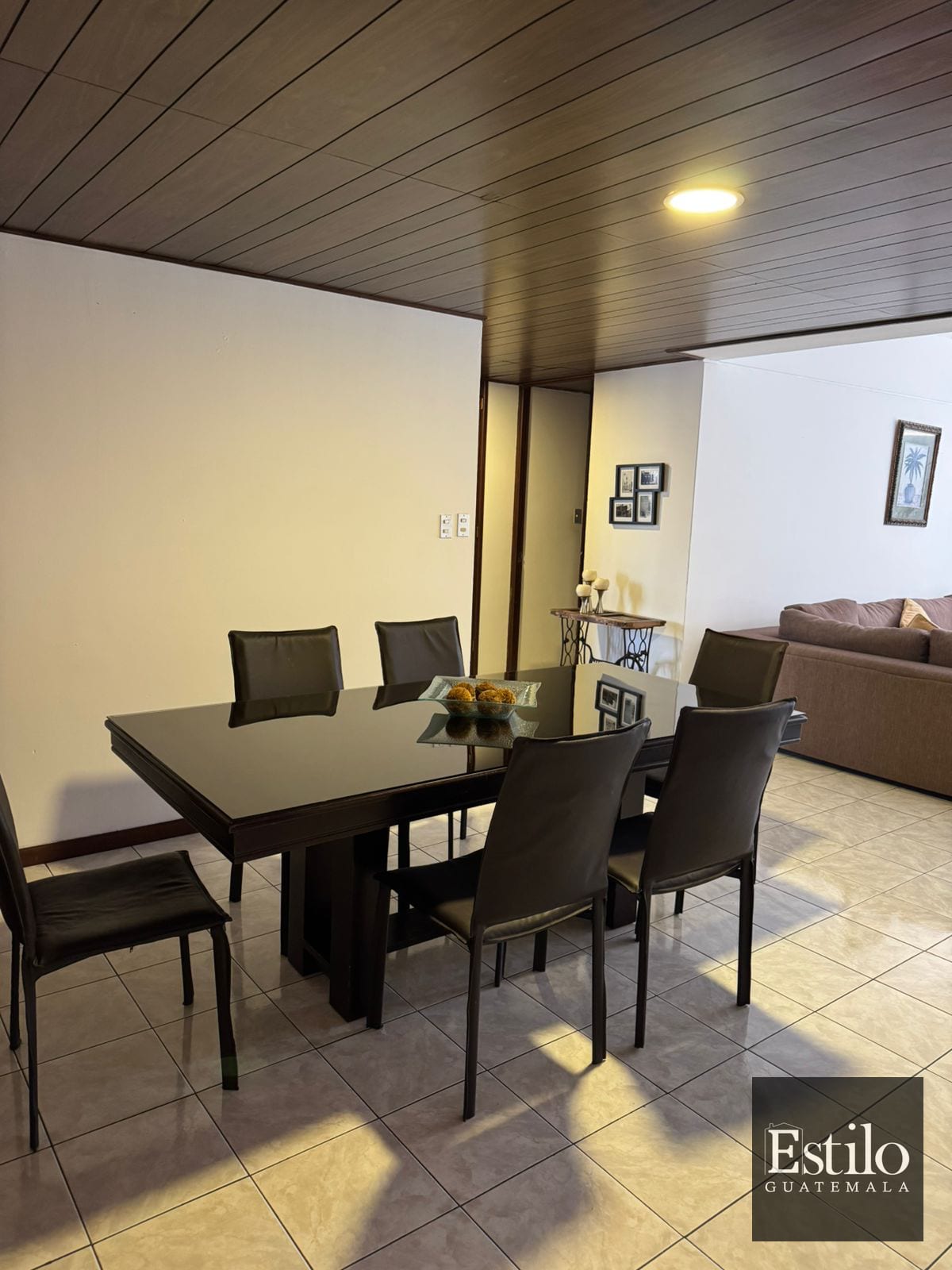 Hermoso Apartamento Con Balcón Z.10 Santa Clara — Apartamento en Alquiler en Santa Clara II, Zona 10, Guatemala, Ciudad — foto 7 de 12