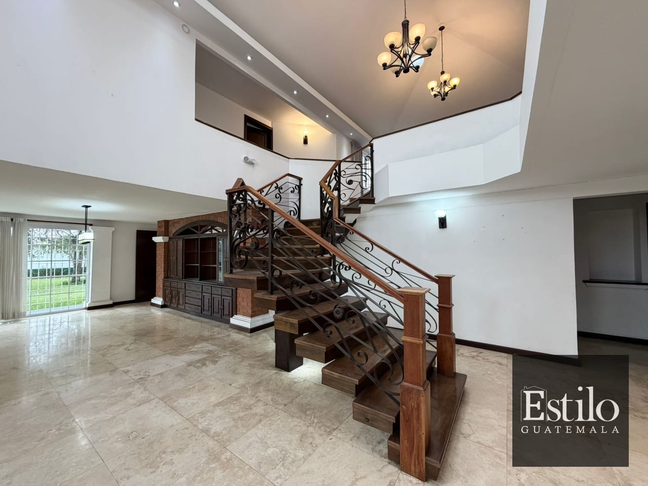Preciosa Casa en Venta Zona 16 — Casa en Venta en Zona 16, Guatemala, Ciudad — foto 4 de 17
