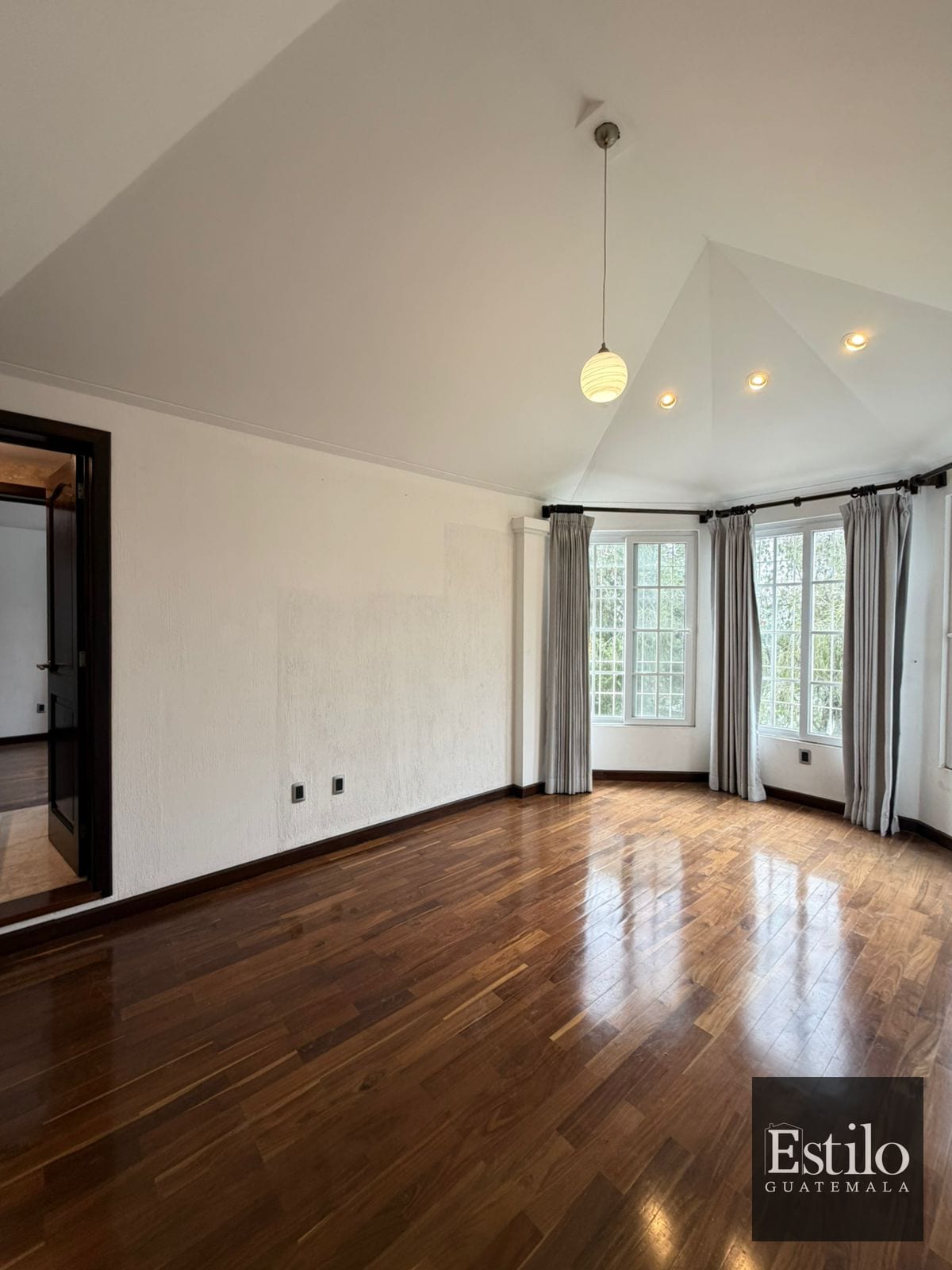 Preciosa Casa en Renta Zona 16 — Casa en Alquiler en Zona 16, Guatemala, Ciudad — foto 11 de 17