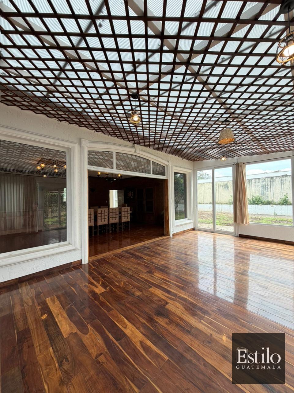 Espectacular Casa Estilo Mansión — Casa en Venta en Carretera a El Salvador, Guatemala, Ciudad — foto 2 de 15