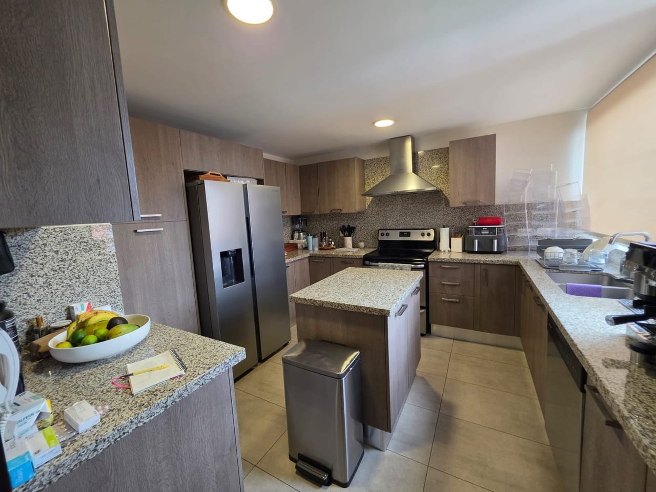 Precioso Apartamento Con Balcón — Apartamento en Alquiler en Santa Sofía, Zona 10, Guatemala, Ciudad — foto 3 de 13