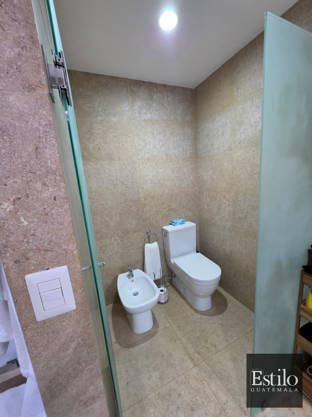 Precioso Apartamento Con Balcón — Apartamento en Alquiler en Santa Sofía, Zona 10, Guatemala, Ciudad — foto 8 de 13