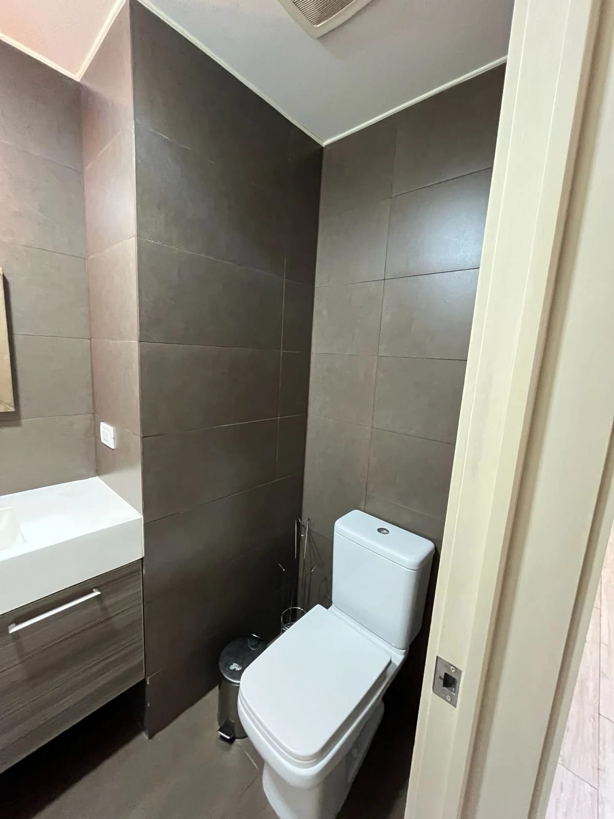 AMPLIO APARTAMENTO EN RENTA ZONA 10, EDIFICIO VEINTI4 — Apartamento en Alquiler en Veinti4, Zona 10, Guatemala, Ciudad — foto 15 de 16