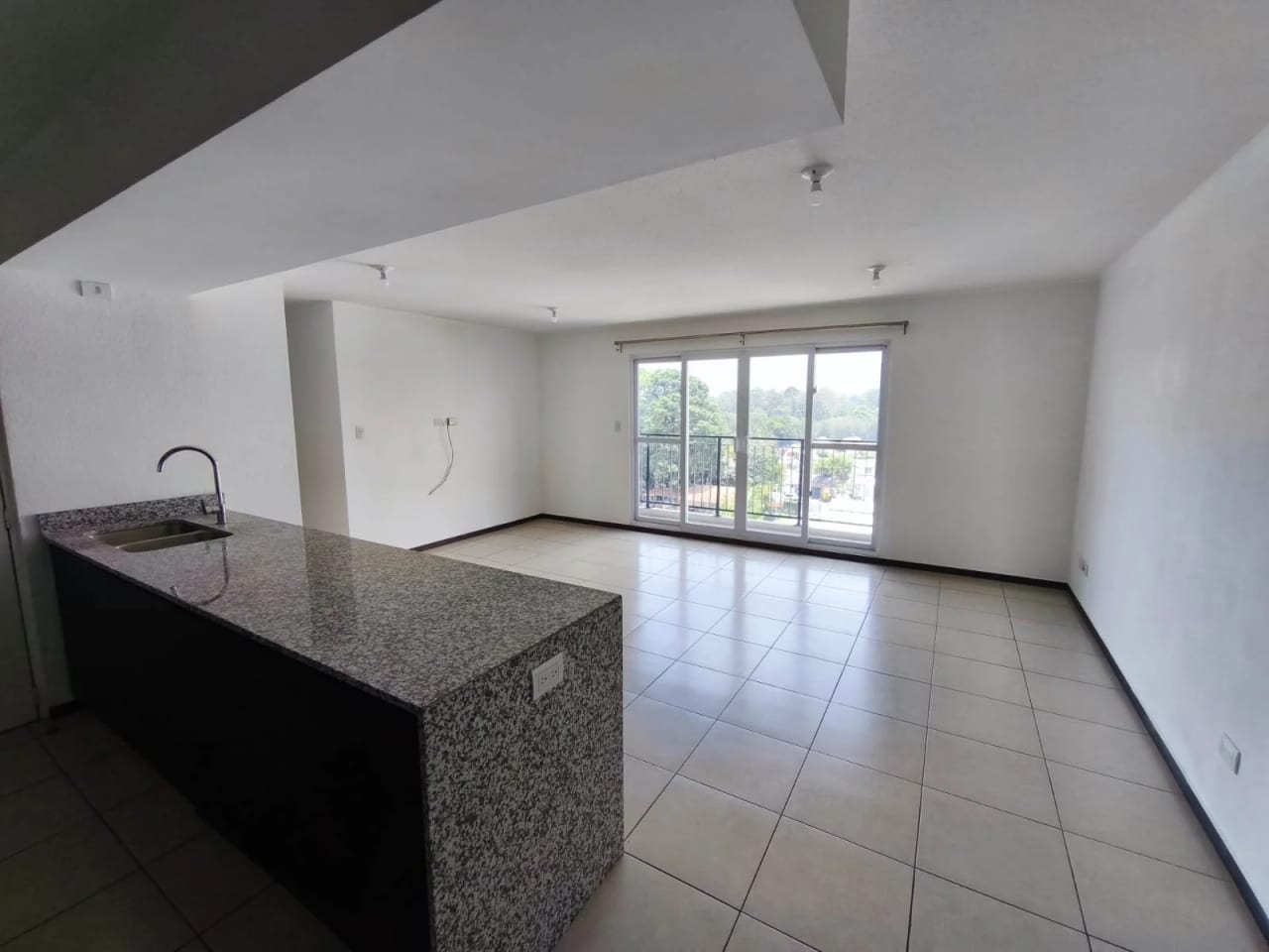 Rento Apartamento en Edificio Parque 11 zona 11 — Apartamento en Alquiler en Parque 11, Zona 11, Guatemala, Ciudad — foto 1 de 12