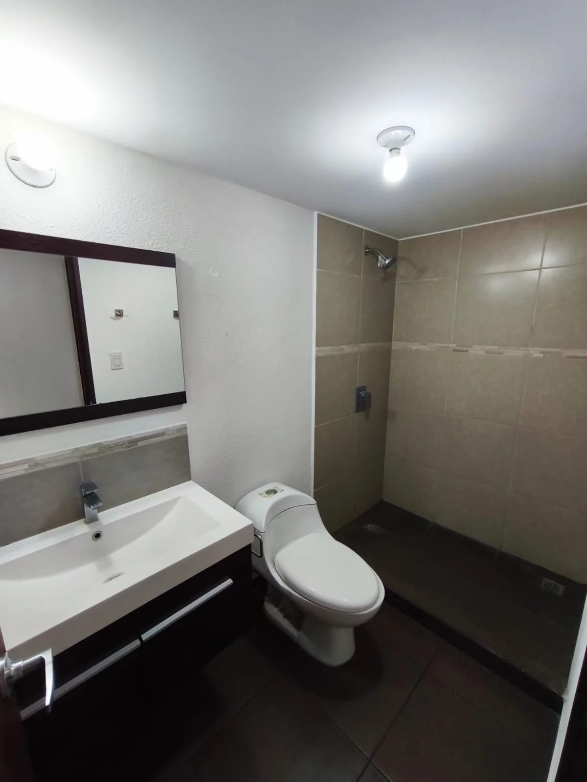 Rento Apartamento en Edificio Parque 11 zona 11 — Apartamento en Alquiler en Parque 11, Zona 11, Guatemala, Ciudad — foto 9 de 12