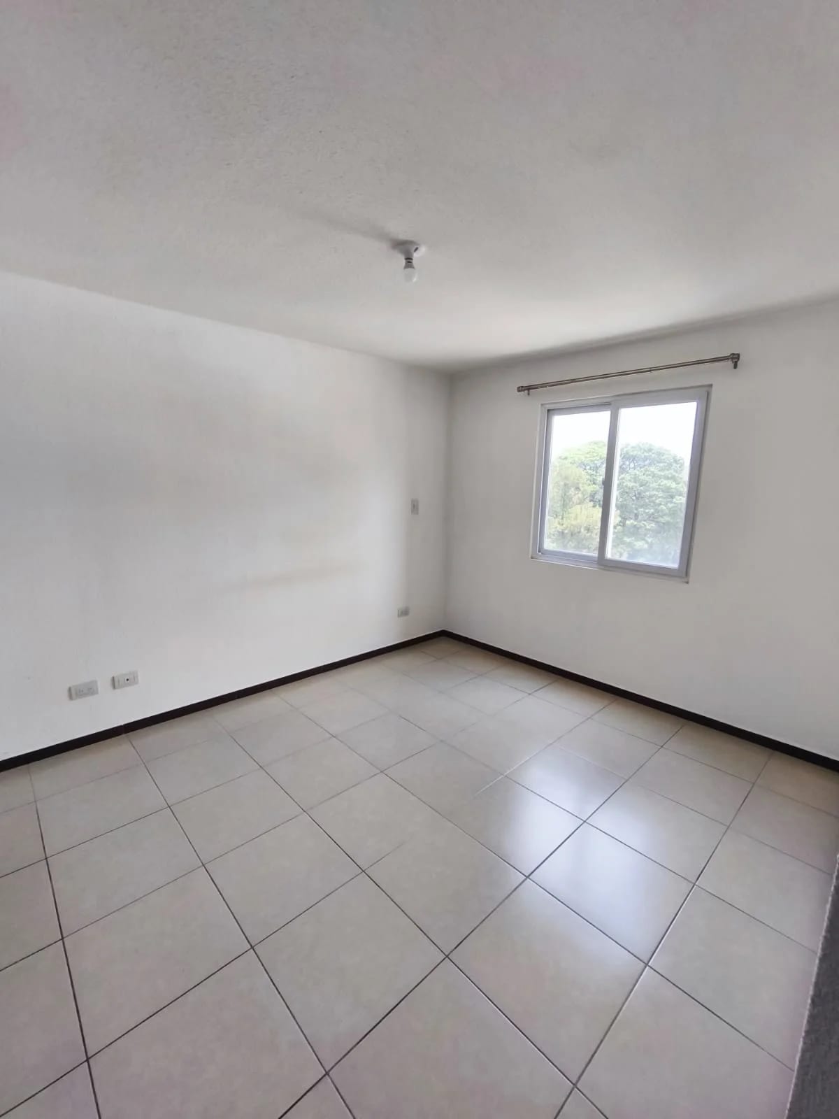 Rento Apartamento en Edificio Parque 11 zona 11 — Apartamento en Alquiler en Parque 11, Zona 11, Guatemala, Ciudad — foto 10 de 12