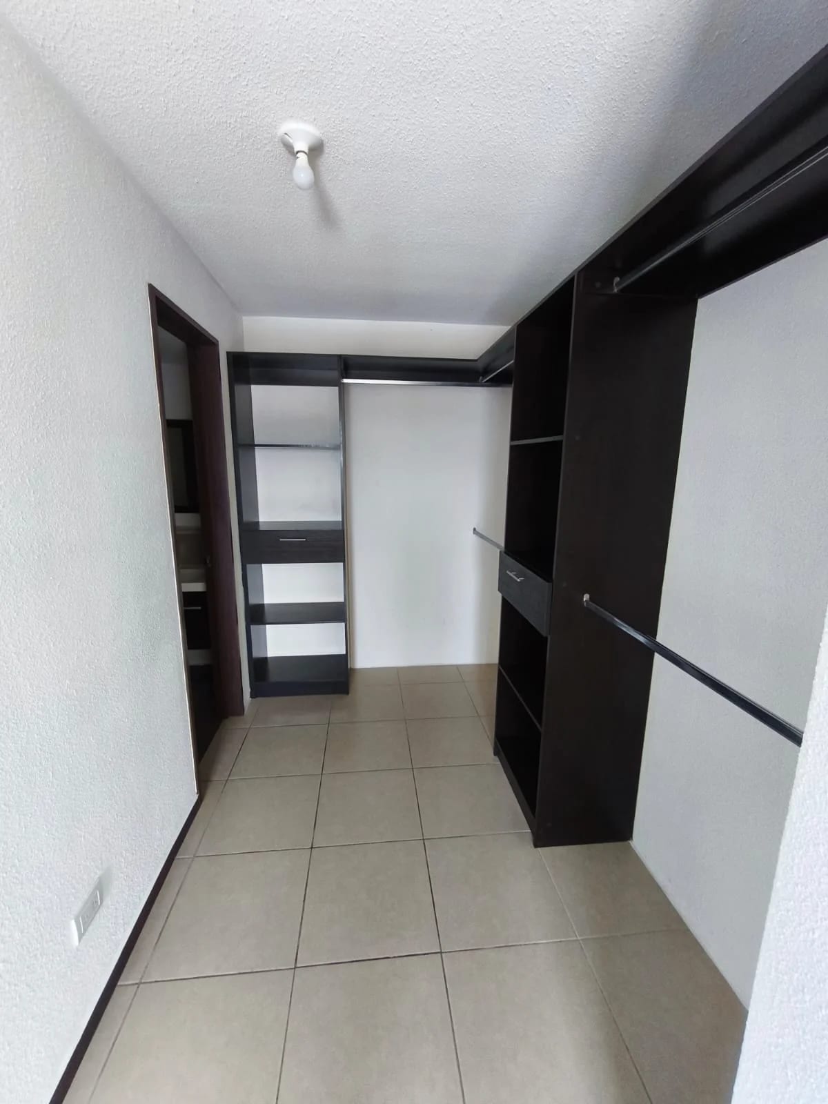 Rento Apartamento en Edificio Parque 11 zona 11 — Apartamento en Alquiler en Parque 11, Zona 11, Guatemala, Ciudad — foto 11 de 12